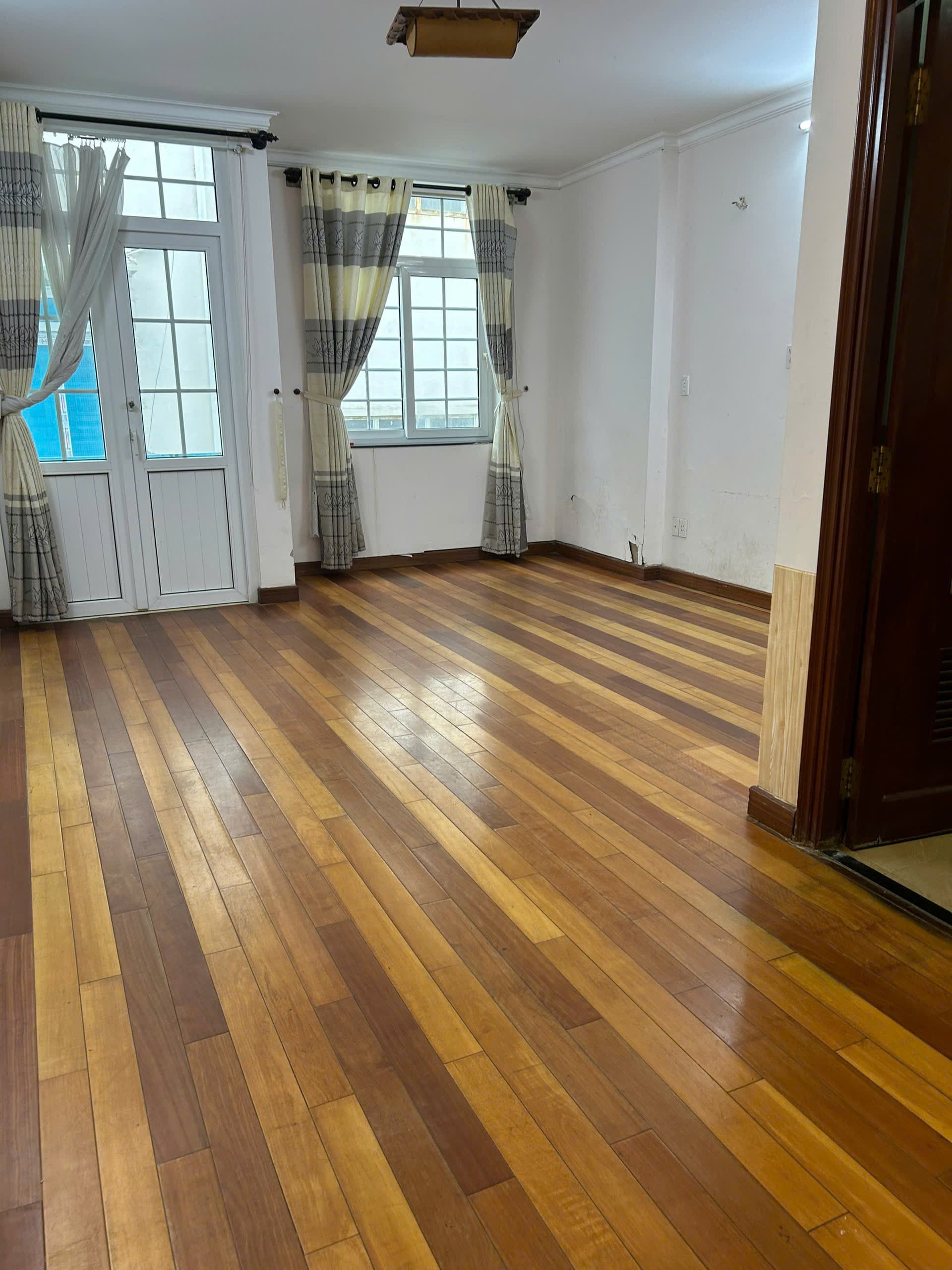 Nhà nguyên căn 3 tầng diện tích 95m2 tại Quang Trung, phù hợp để ở và kinh doanh