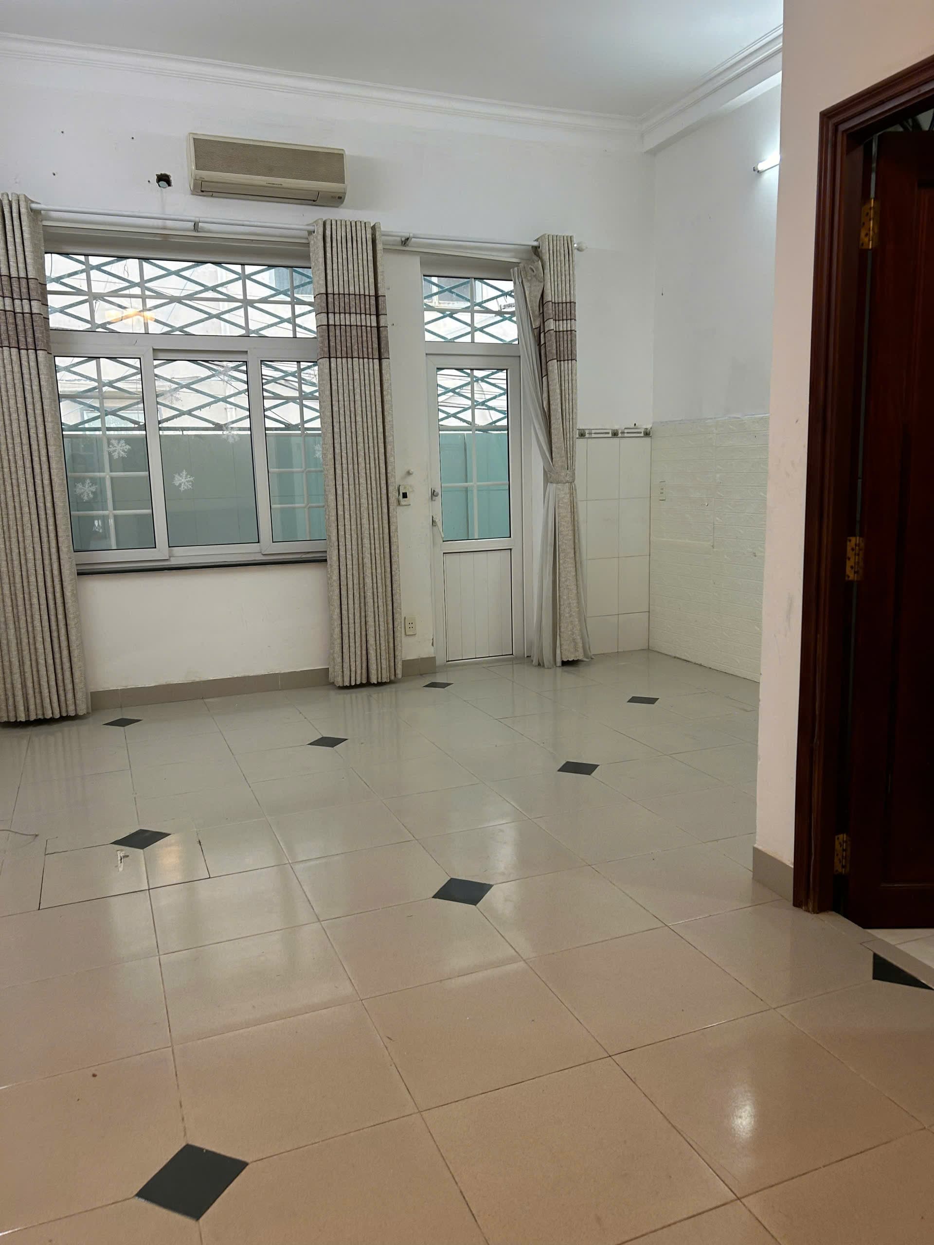 Nhà nguyên căn 3 tầng diện tích 95m2 tại Quang Trung, phù hợp để ở và kinh doanh - Ảnh 2