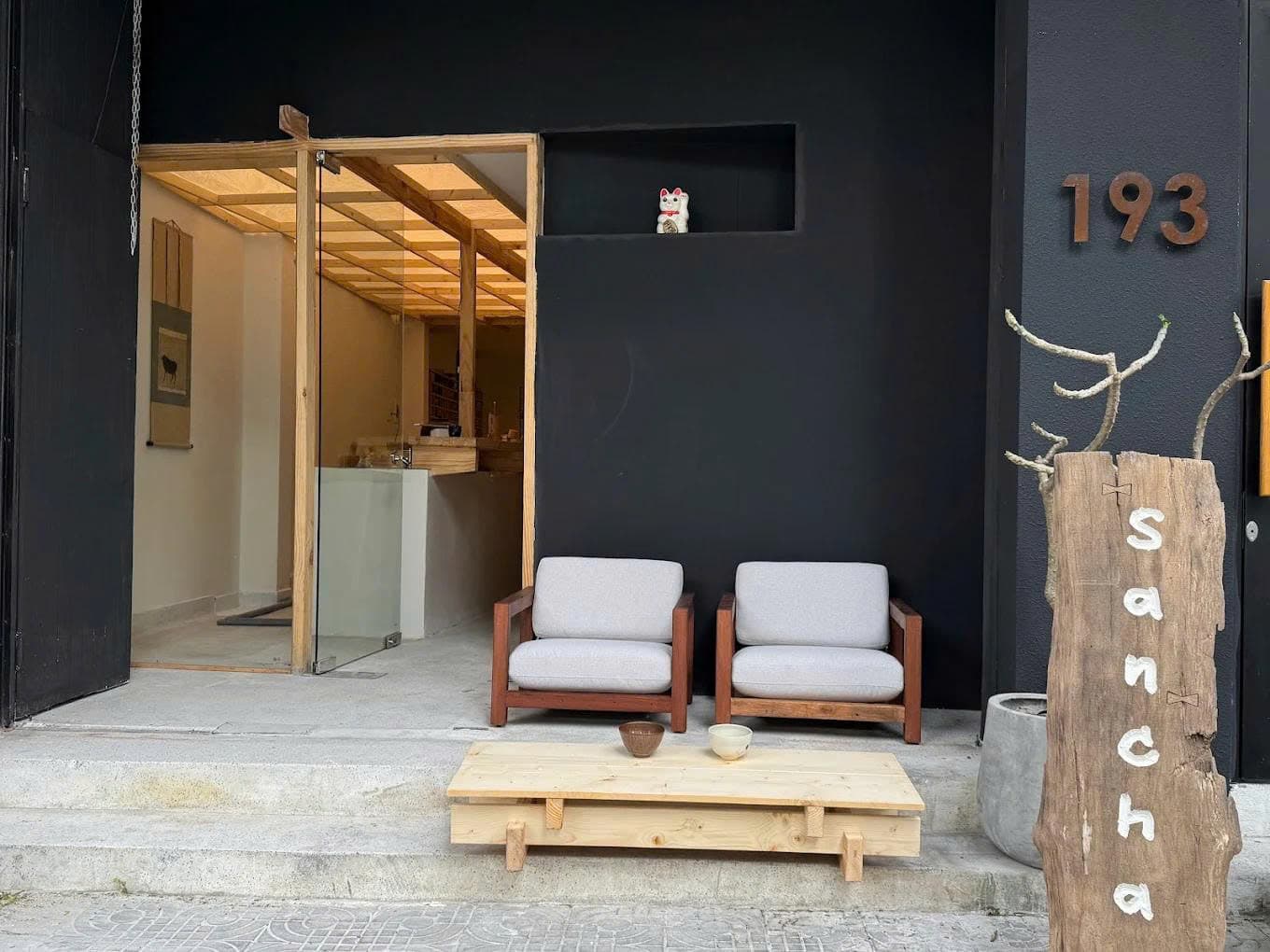 Nhà nguyên căn 3 tầng diện tích 84m² phù hợp kinh doanh