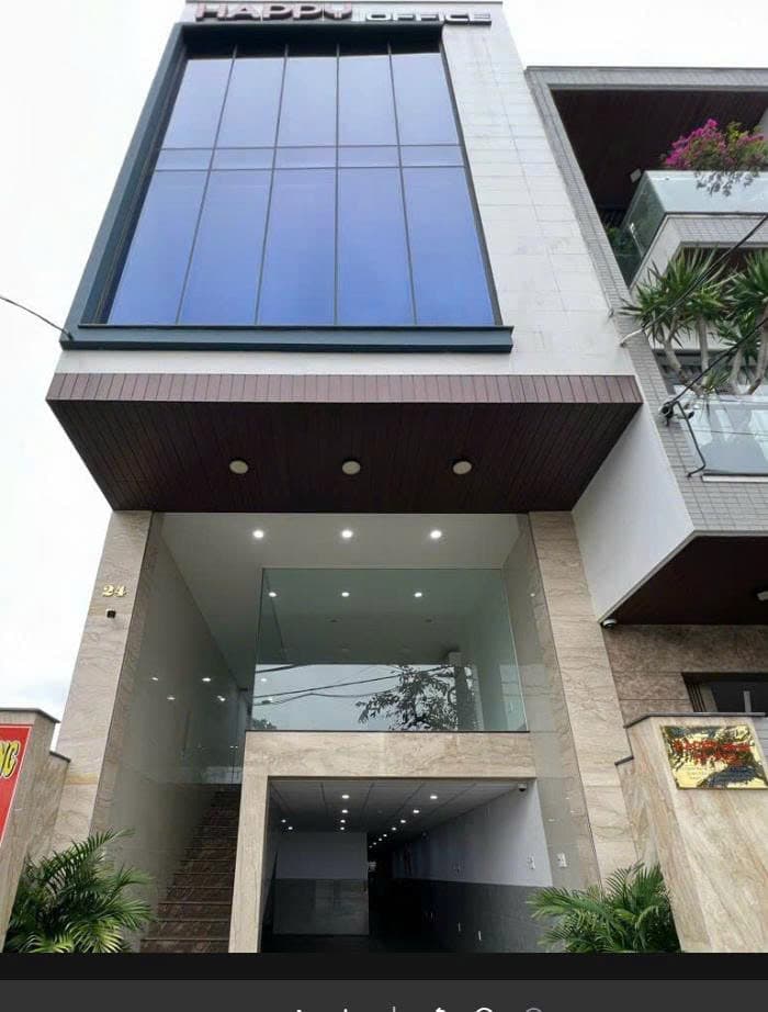 Cho thuê toà nhà 4 tầng mặt tiền Cách Mạng Tháng 8, diện tích 125m2, phù hợp văn phòng