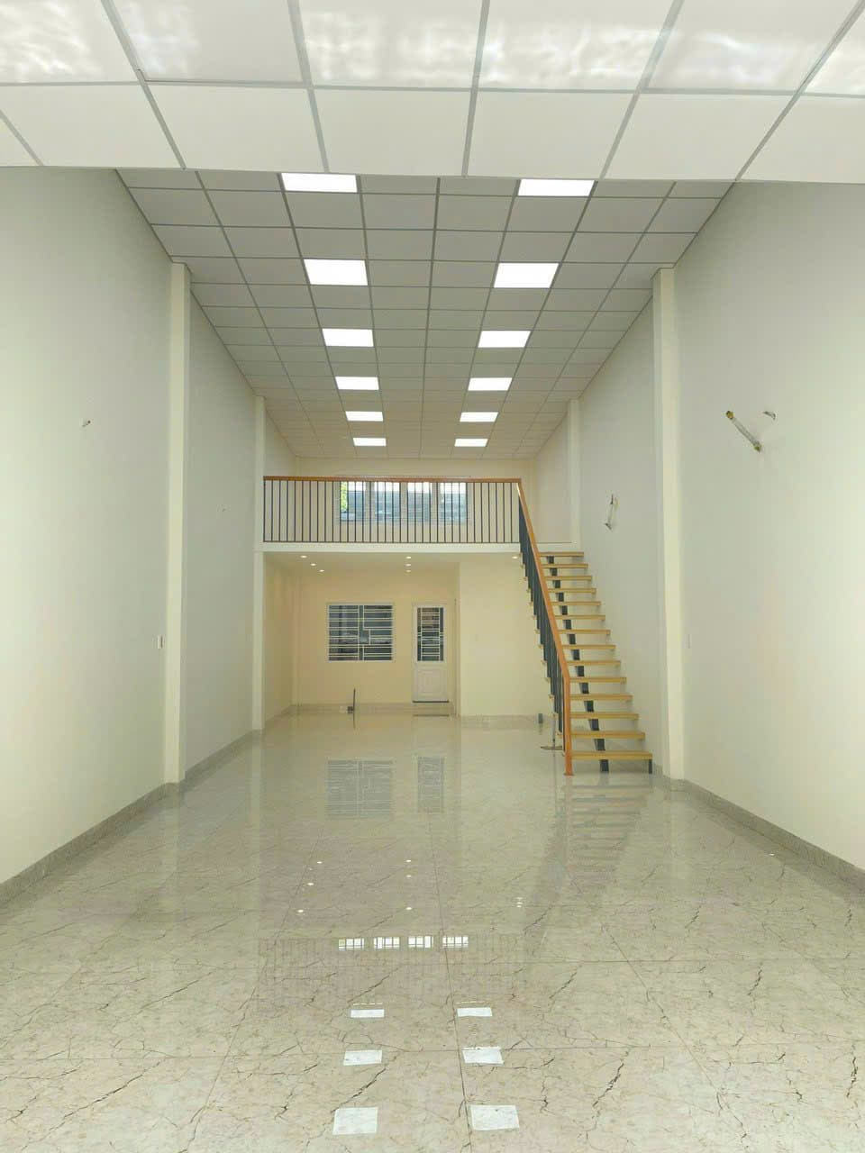 Nhà nguyên căn cấp 4 mặt tiền Man Thiện, diện tích 96m2, phù hợp văn phòng và kho bãi