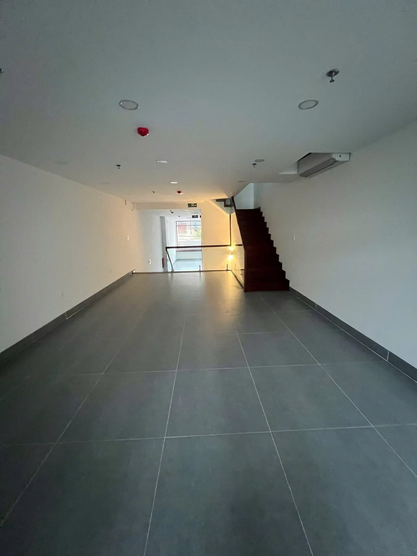 Mặt bằng kinh doanh 121m2 mỗi tầng, có thang máy, phù hợp văn phòng tại Nguyễn Phong Sắc - Ảnh 7
