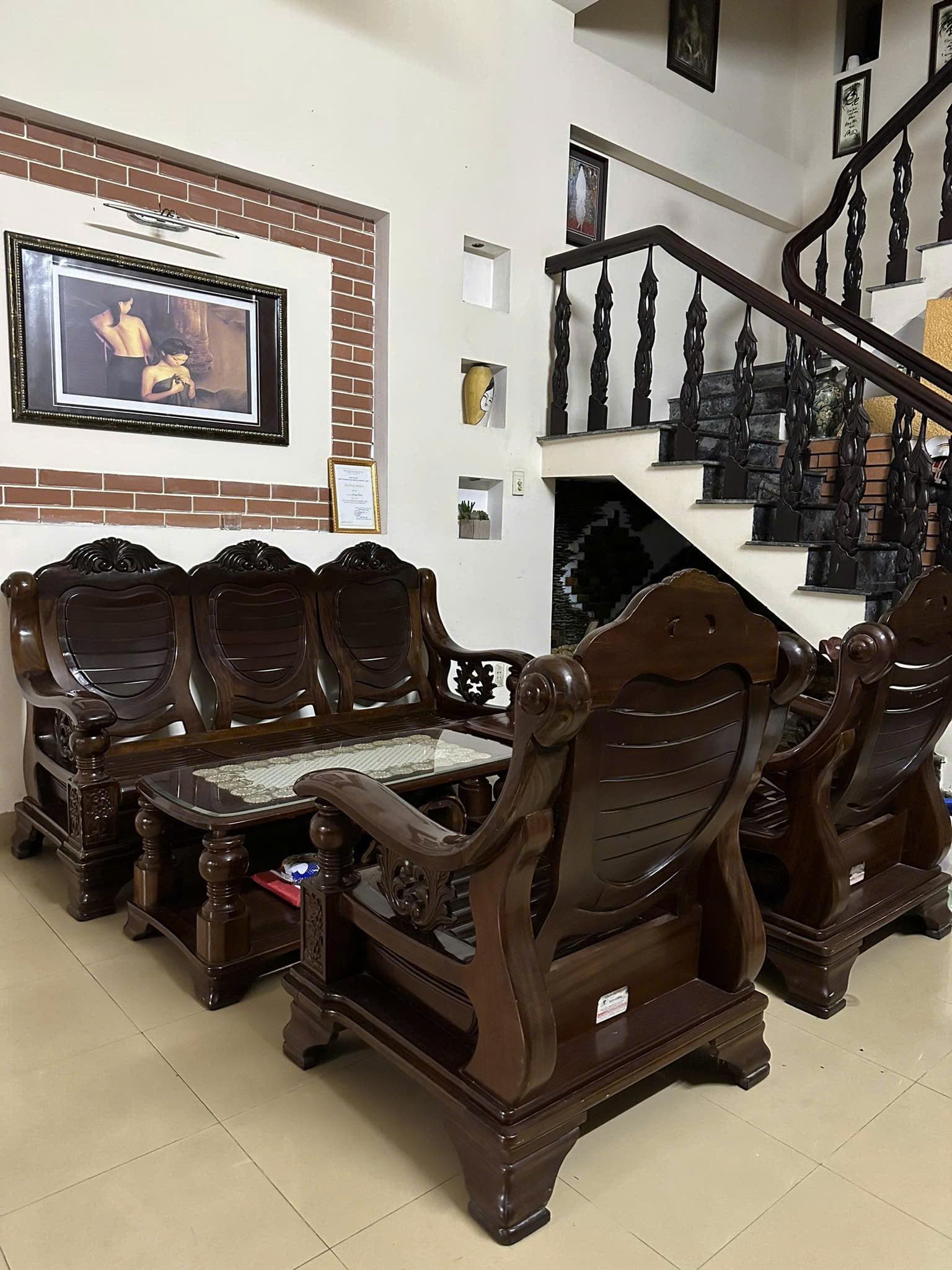 Nhà nguyên căn 3 tầng đường Đặng Dung 