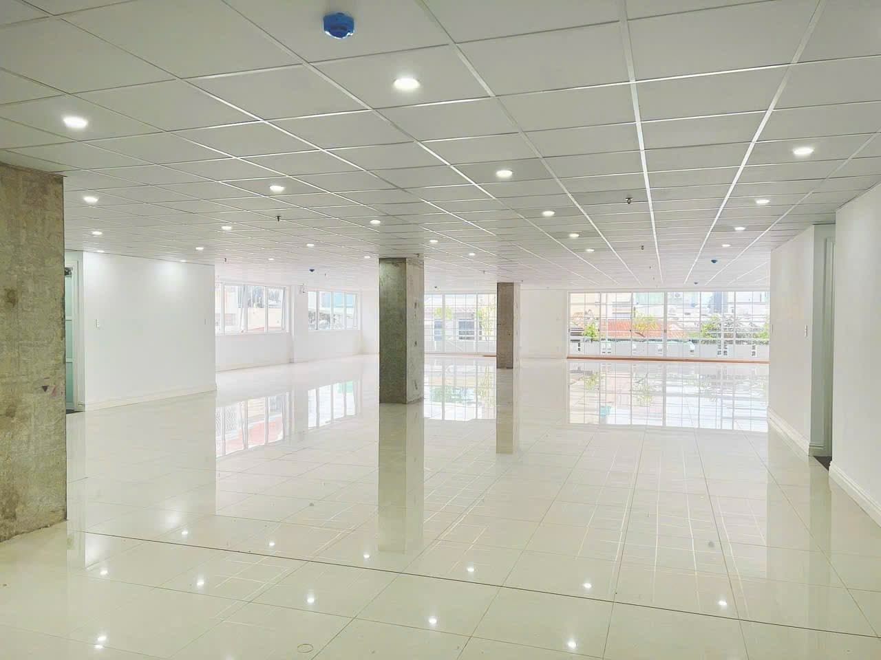 VĂN PHÒNG DIỆN TÍCH TRÊN 600M2 TẠI TÒA NHÀ ĐƯỜNG NÚI THÀNH  - Ảnh 2