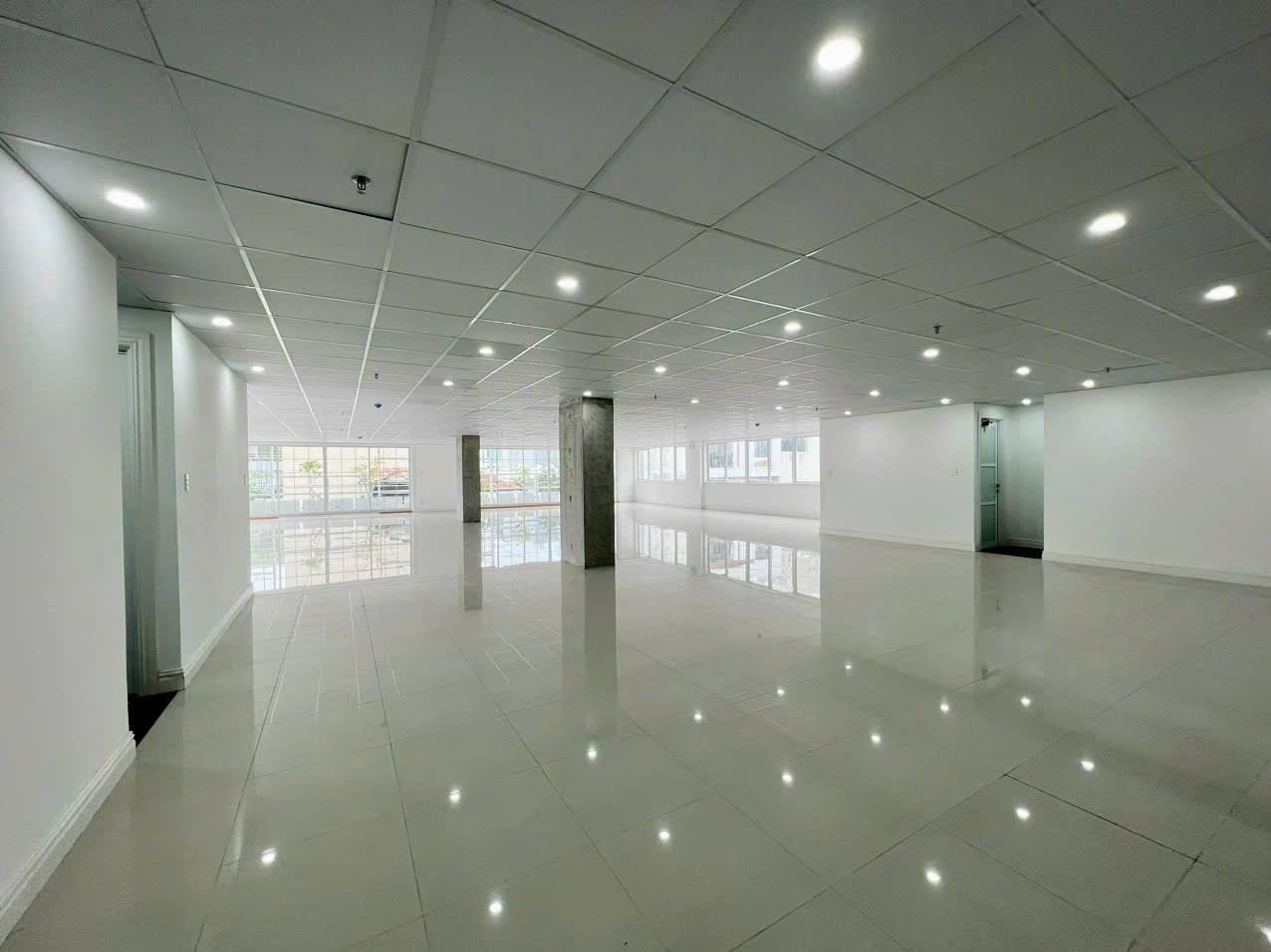 VĂN PHÒNG DIỆN TÍCH TRÊN 600M2 TẠI TÒA NHÀ ĐƯỜNG NÚI THÀNH  - Ảnh 3