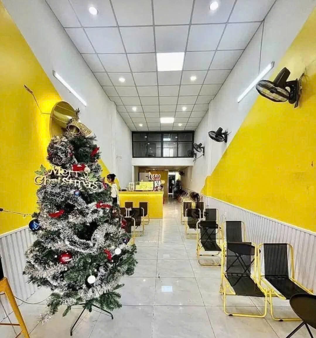 Nhà nguyên căn cấp 4 gác lửng đường Lê Đình Lý