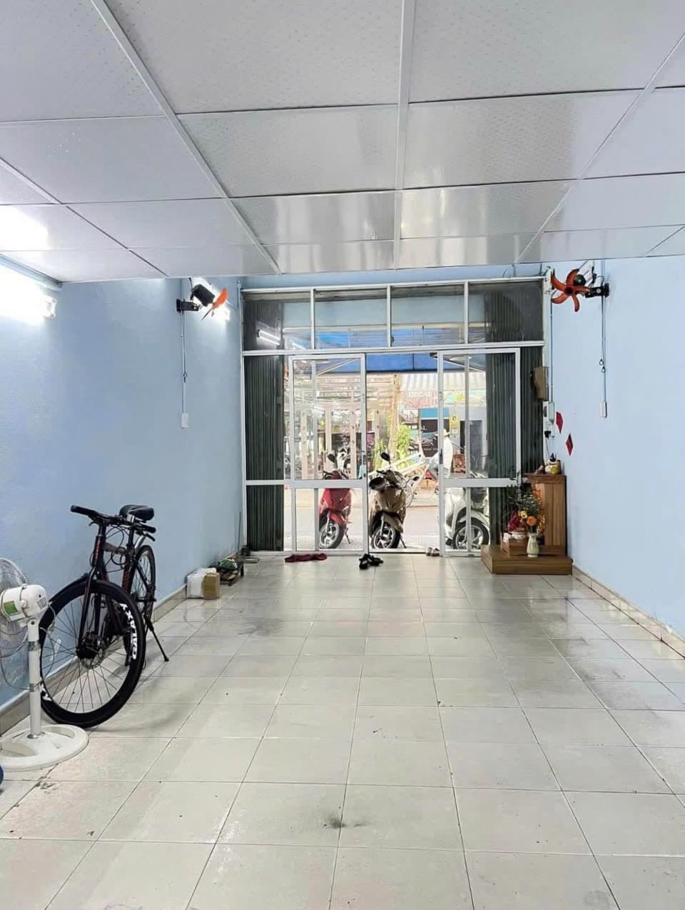 Nhà cấp 4 gác lửng mặt tiền đường Nguyễn Hoàng  - Ảnh 2
