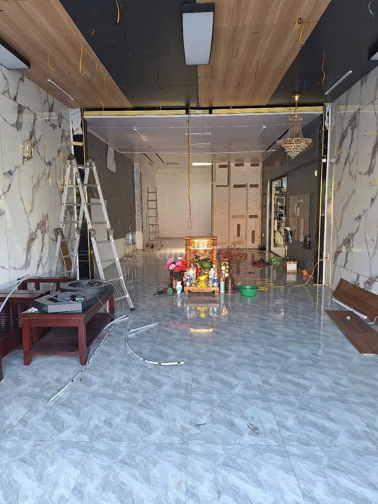 Nhà nguyên căn cấp 4 trống suốt tại Nguyễn Phước Lan