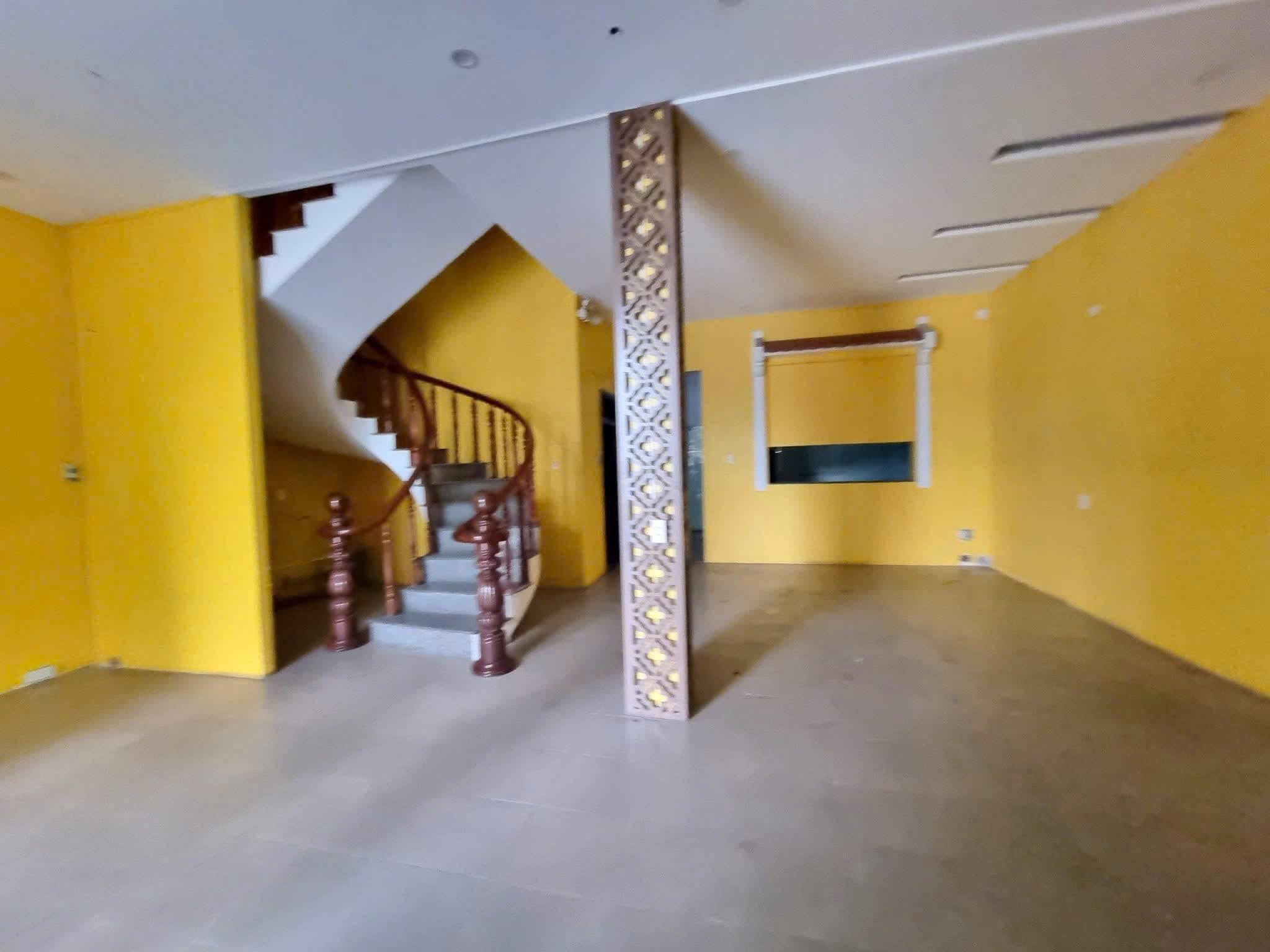 Nhà nguyên căn 3 tầng đường Trần Quang Diệu