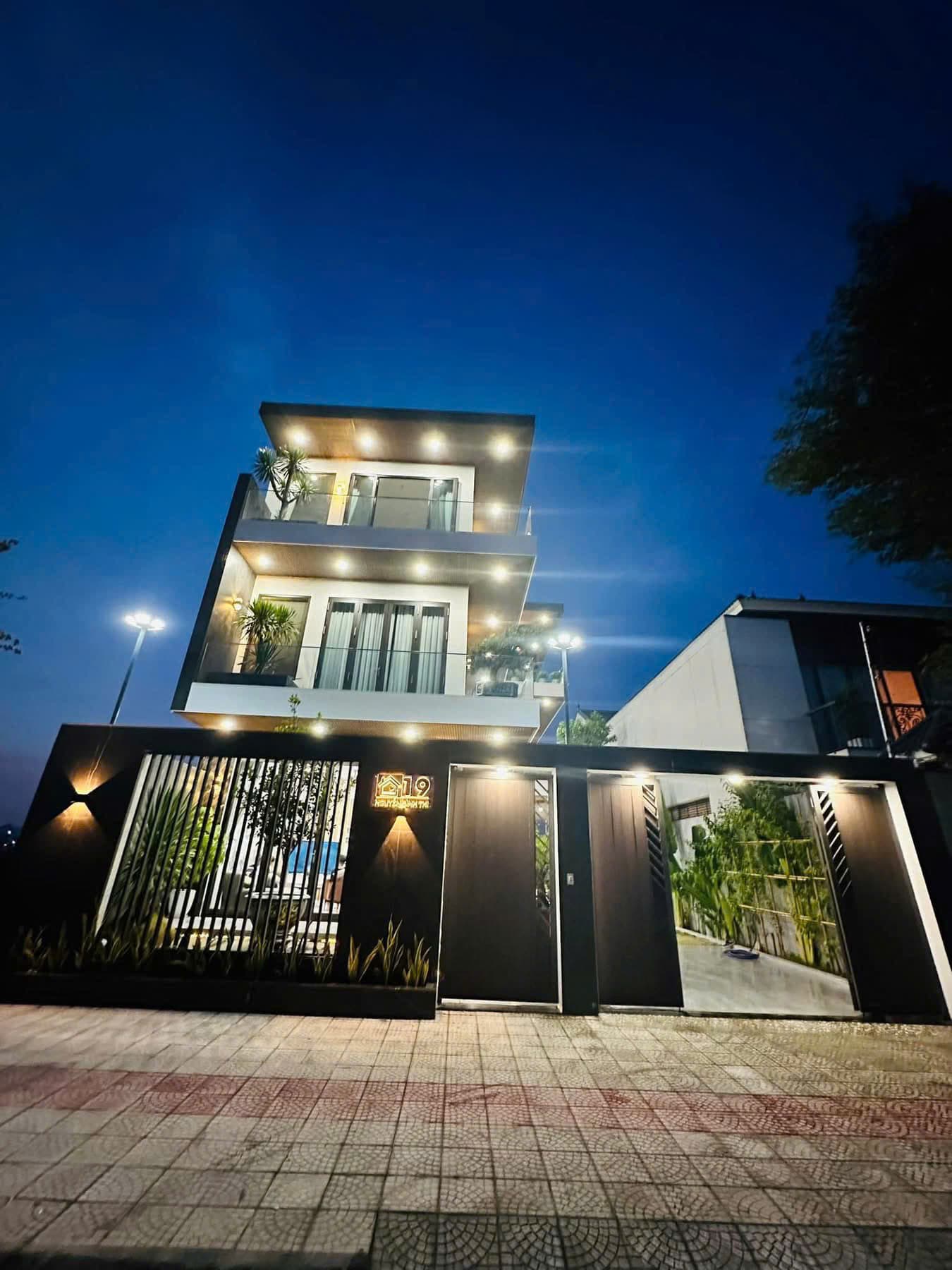 Biệt thự 3 tầng 650m2 đường Nguyễn Đình Thi view sông Hàn, phù hợp kinh doanh và spa