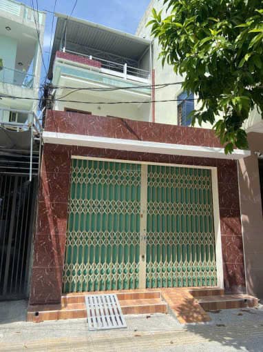 Nhà 2 tầng mặt tiền Nguyễn Tri Phương 