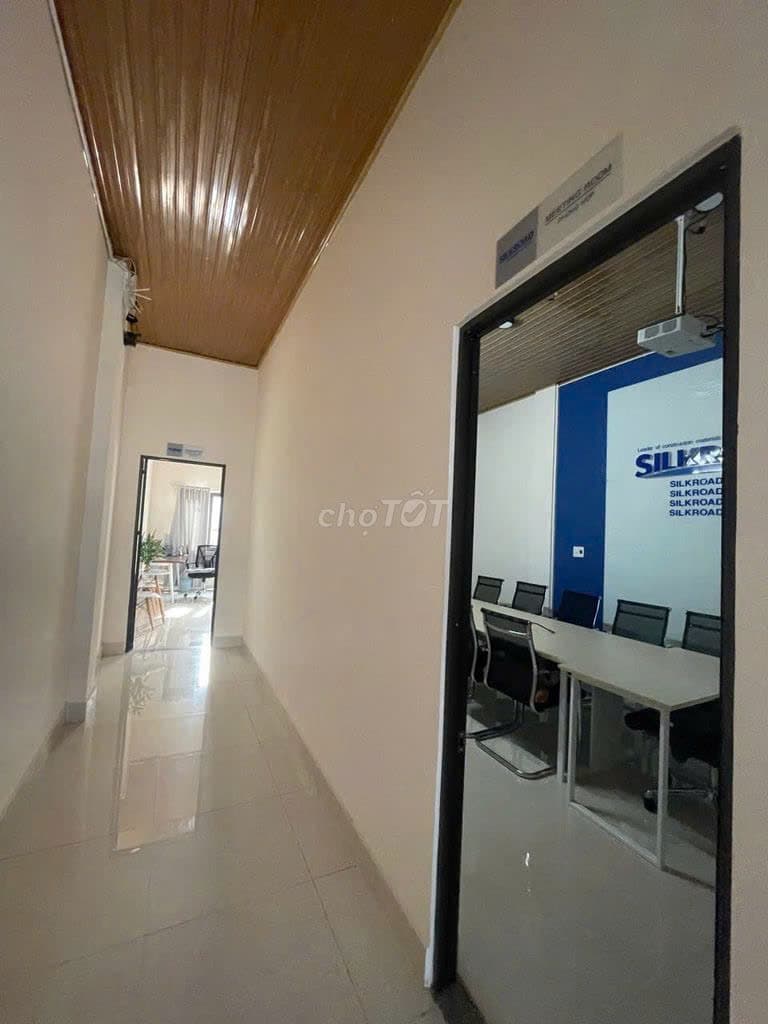 Văn phòng 180m2 x 2 tầng đường Trần Văn Trà, Cẩm Lệ, có phòng làm việc riêng