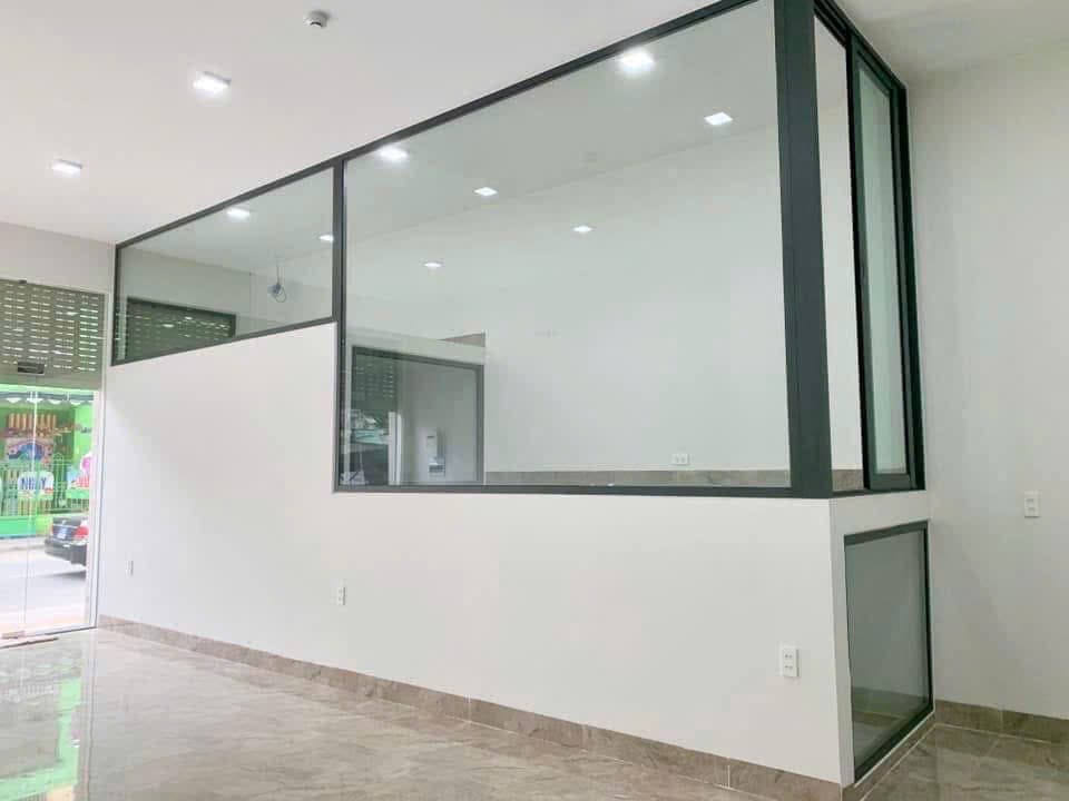 Nhà nguyên căn 5 tầng mặt tiền đường Hải Phòng, diện tích 135m2, phù hợp kinh doanh