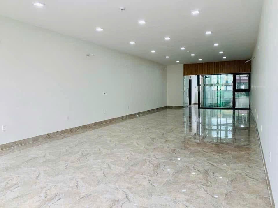 Nhà nguyên căn 5 tầng mặt tiền đường Hải Phòng, diện tích 135m2, phù hợp kinh doanh - Ảnh 3