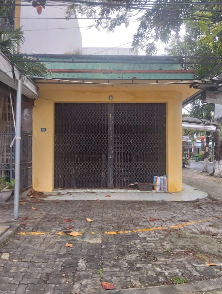 Mặt bằng kinh doanh hơn 100m2 tại Khúc Hạo góc 2 mặt tiền kd tất cả kể ăn uống