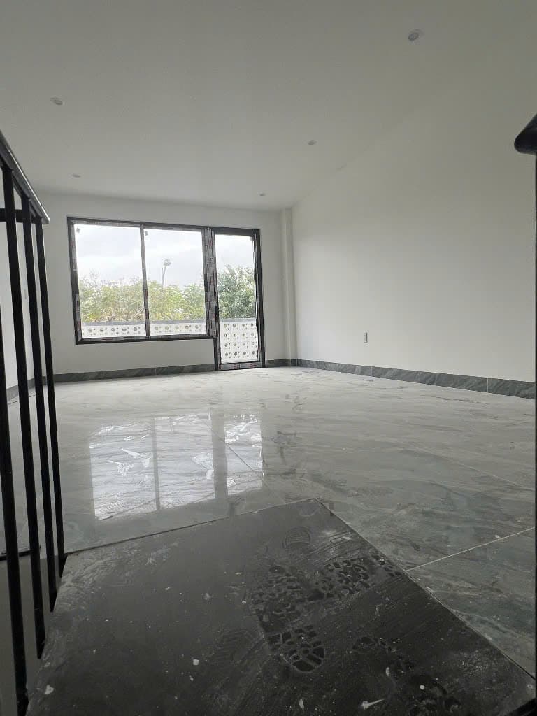 Nhà nguyên căn 3 tầng đường Ông Ích Khiêm hần trường học, vp, phù hợp kinh doanh  - Ảnh 3