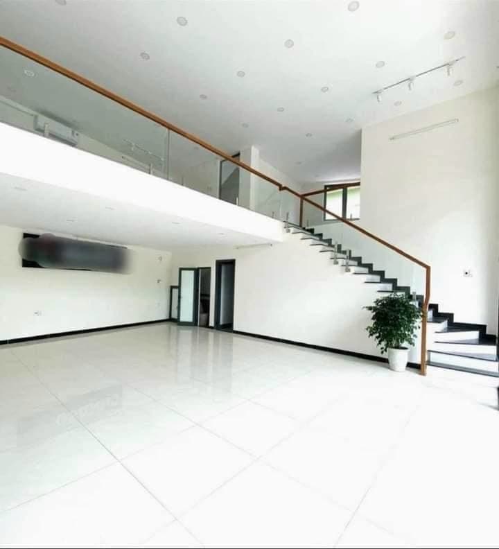 Nhà nguyên căn 3,5 tầng đường Nguyễn Tri Phương, quận Hải Châu, diện tích 400m2