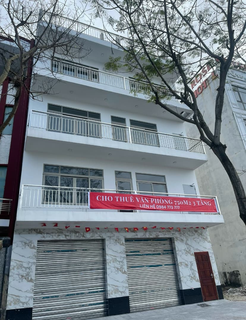 Nhà nguyên căn 3 tầng đường Nguyễn Tất Thành, diện tích sử dụng 750m2, phù hợp kinh doanh