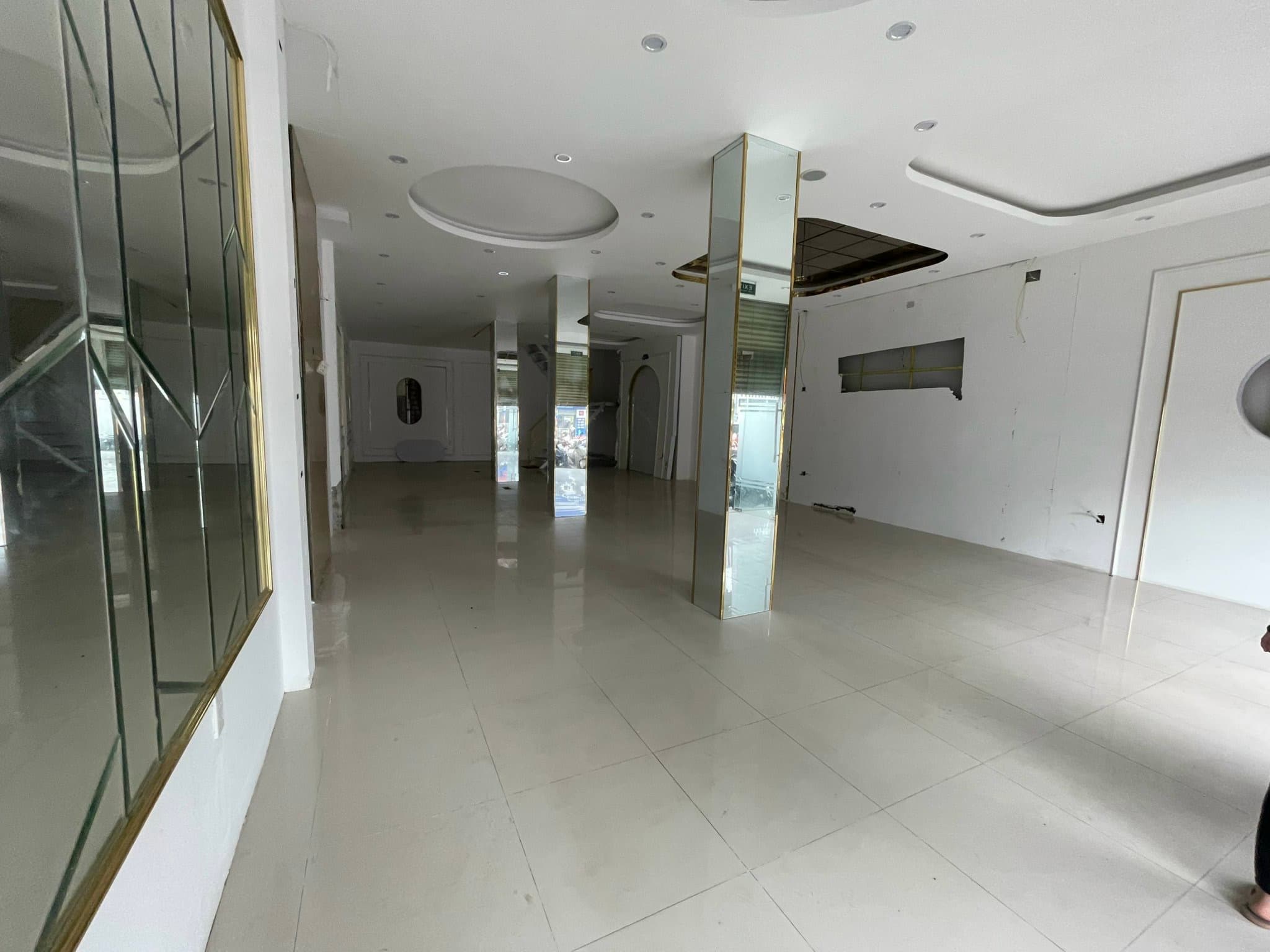 Nhà nguyên căn 3 tầng diện tích 130m2, phù hợp làm văn phòng hoặc kinh doanh Nguyễn Tri Phương ngay ngã 4 Nguyễn Văn Linh - Ảnh 2