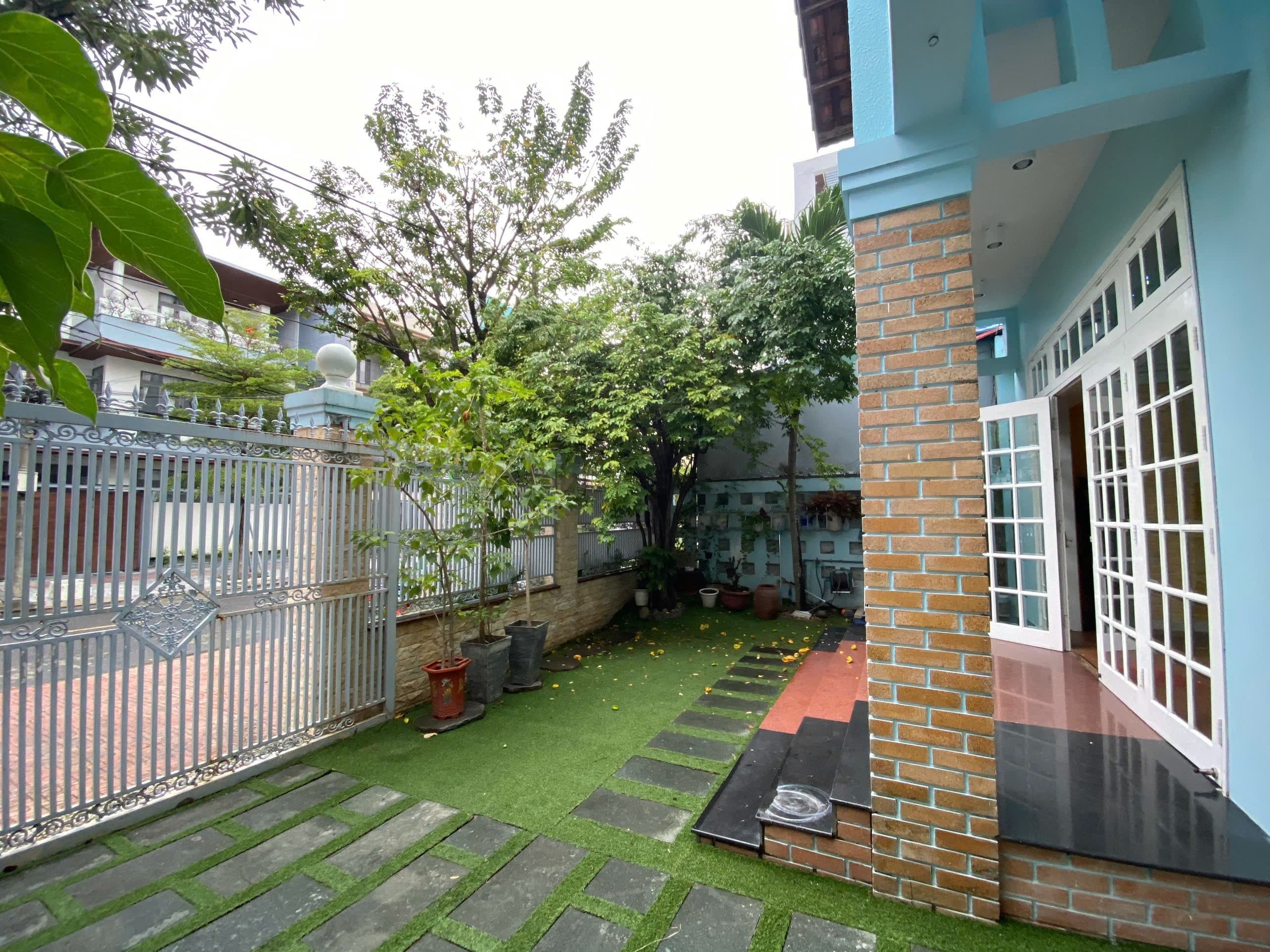 Biệt thự NGUYỄN SƠN 3 tầng diện tích 200m² trống suốt phù hợp kinh doanh - Ảnh 2
