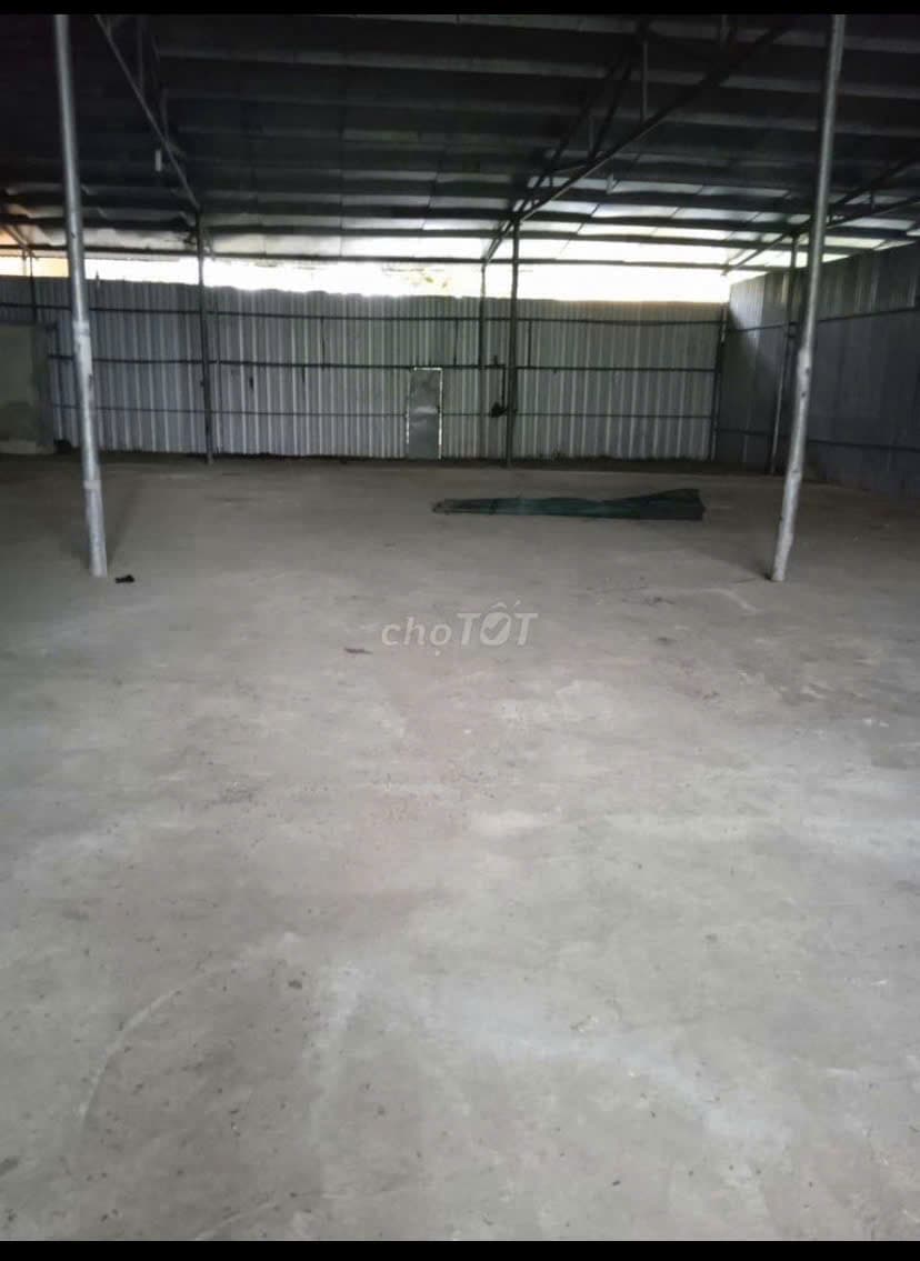 Kho 240m2 tại Đặng Phúc Thông, phù hợp lưu trữ hàng hóa