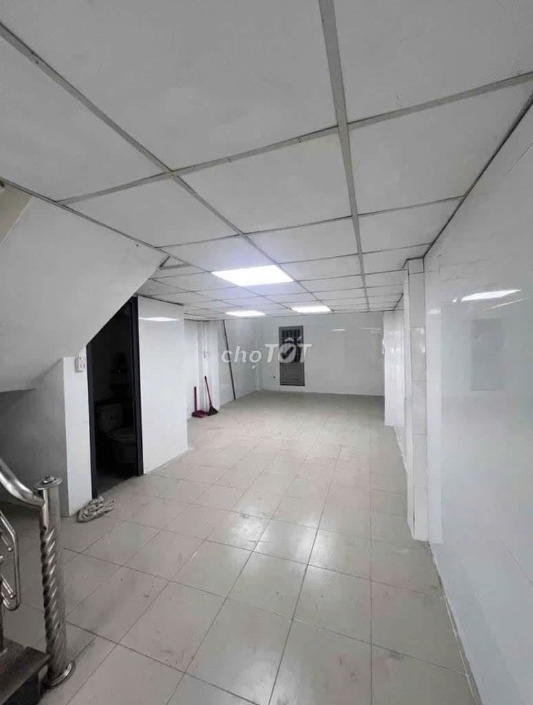 Nhà mặt tiền 2 tầng 180m2 đường Tôn Đức Thắng, phù hợp kinh doanh buôn bán