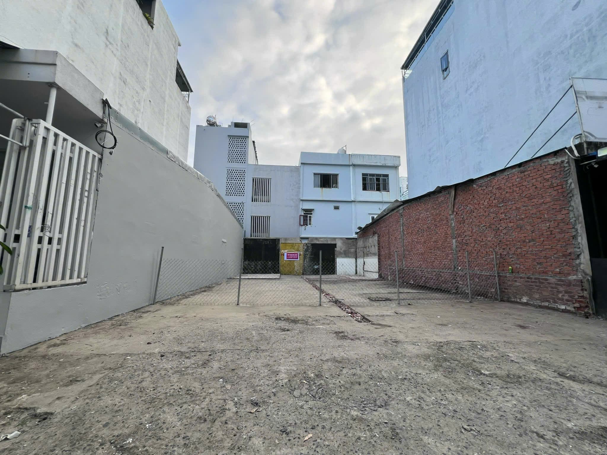Đất nền 180m² tại Nguyễn Xuân Khoát, có nhà cho thuê, hợp đồng lâu dài
