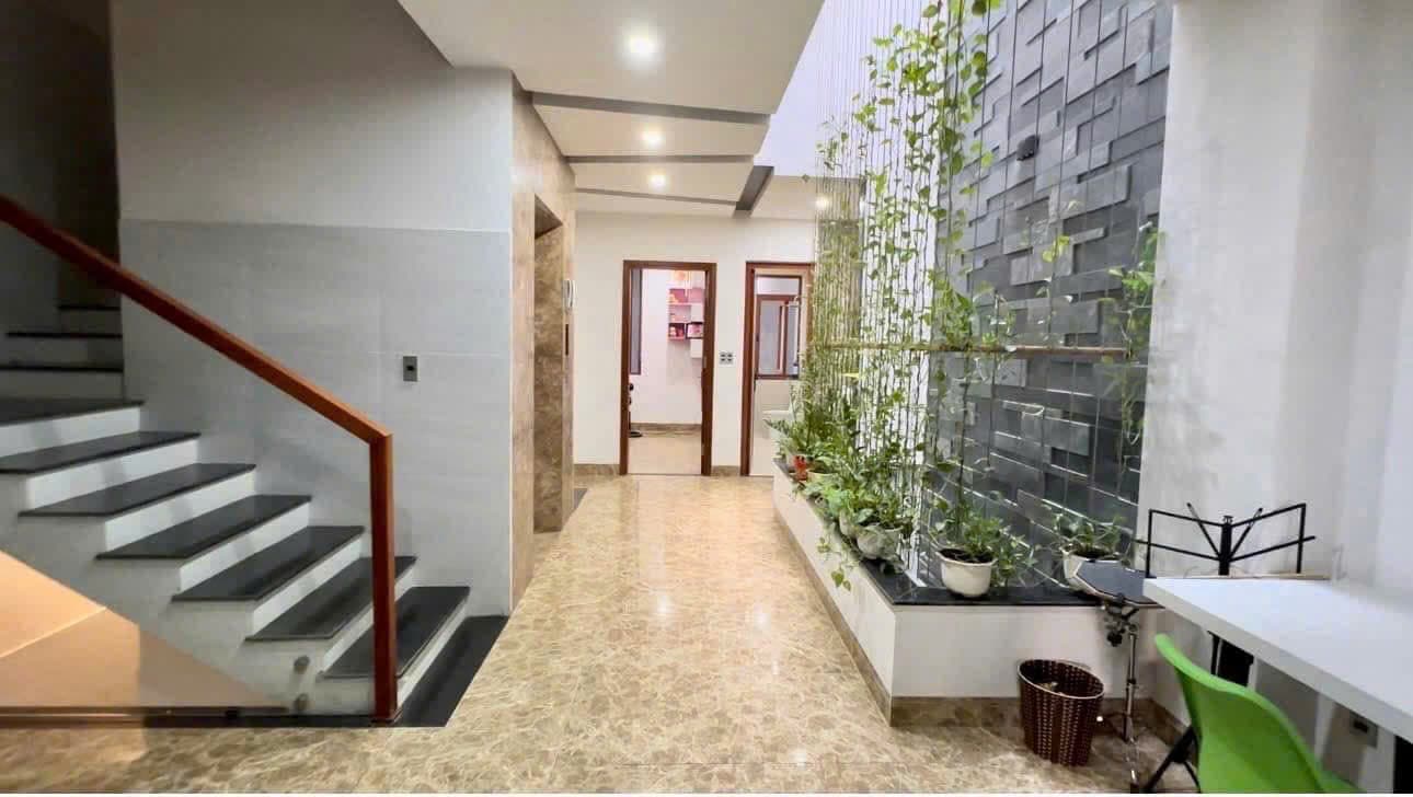 Nhà 6 tầng 120m2 đường 7.5m phù hợp ở và kinh doanh đa năng tại Đà Nẵng