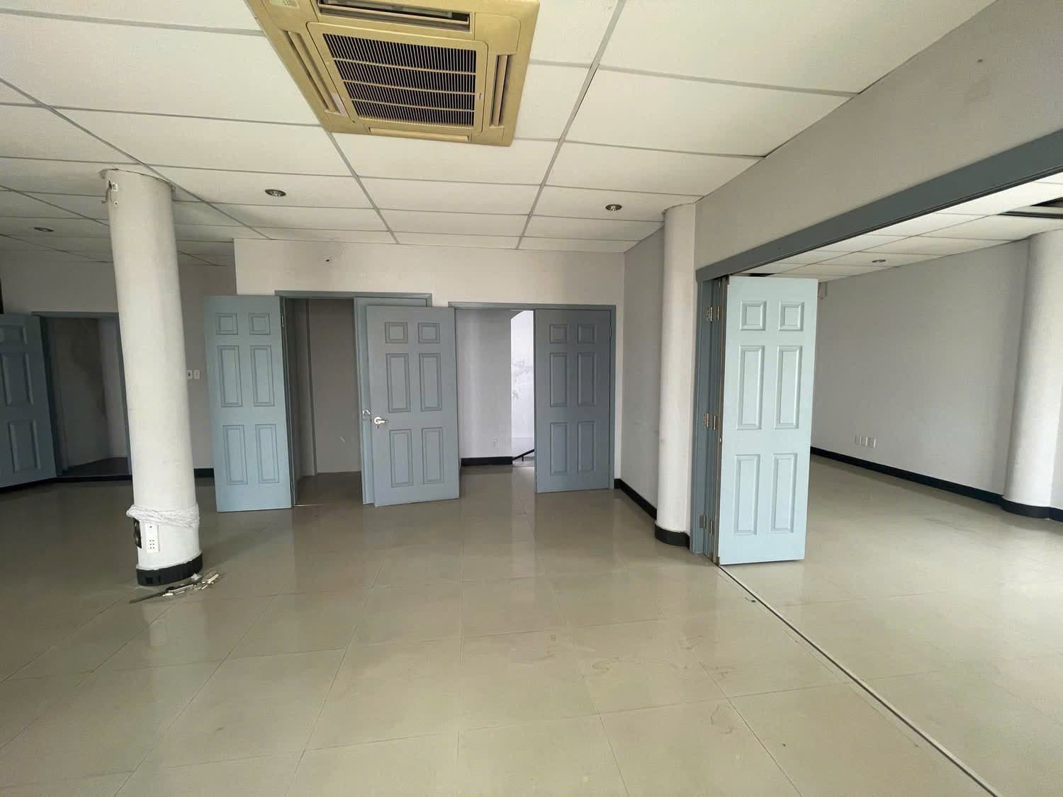 Nhà nguyên căn 4 tầng đường 3 tháng 2, diện tích 600m2, phù hợp văn phòng và kinh doanh