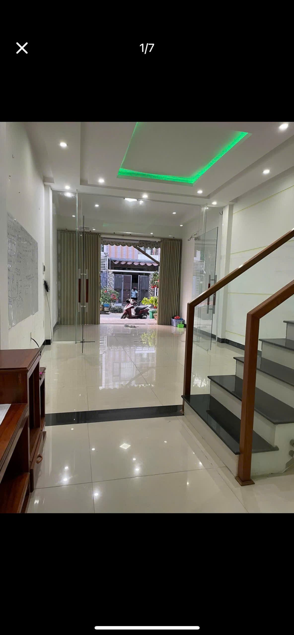 Nhà 2,5 tầng tại Phú Lộc 21, Liên Chiểu, có 2 phòng ngủ và điều hòa
