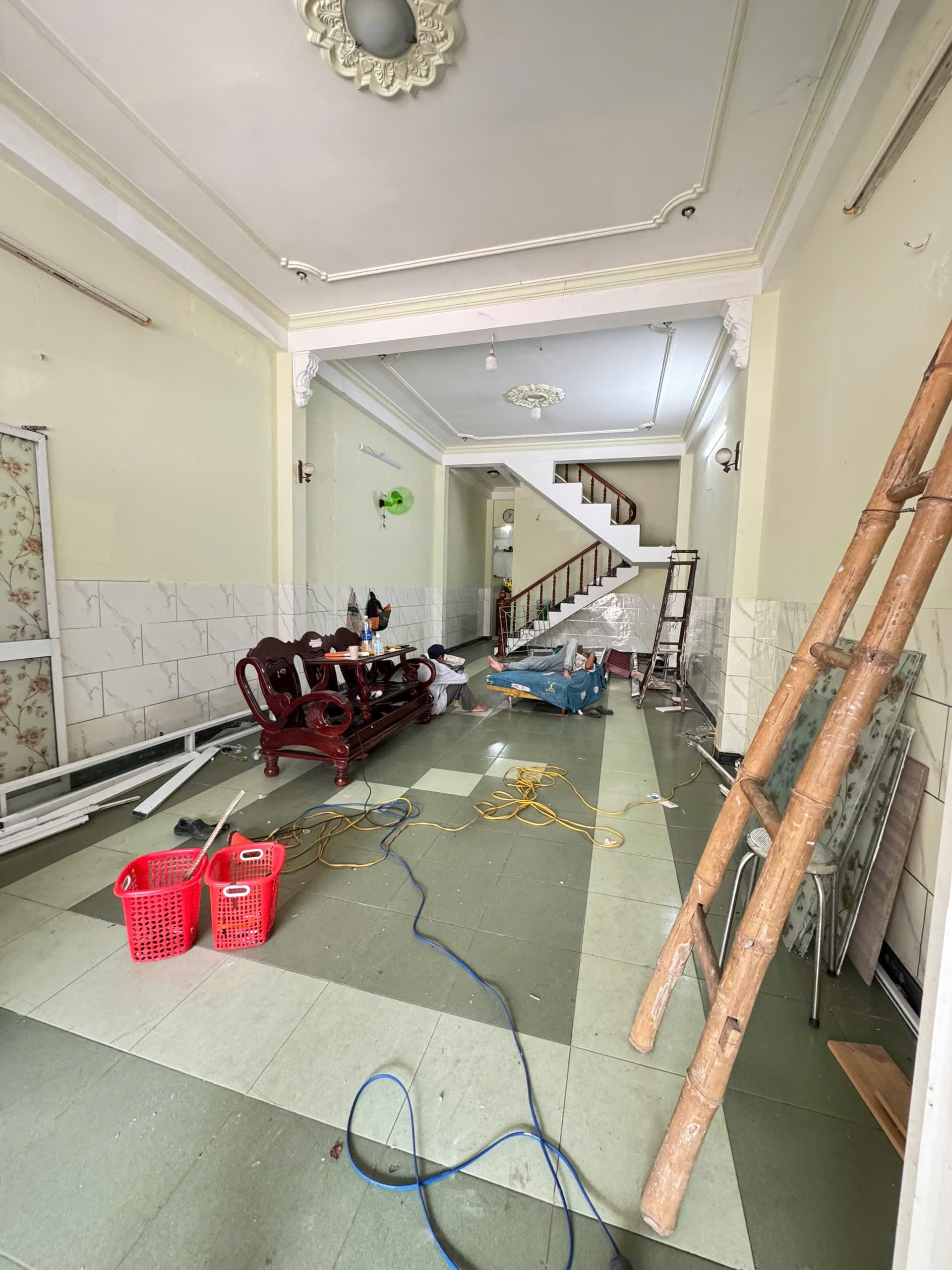 Nhà nguyên căn 3 tầng diện tích 4.5x18m phù hợp kinh doanh tại Lê Thanh Nghị