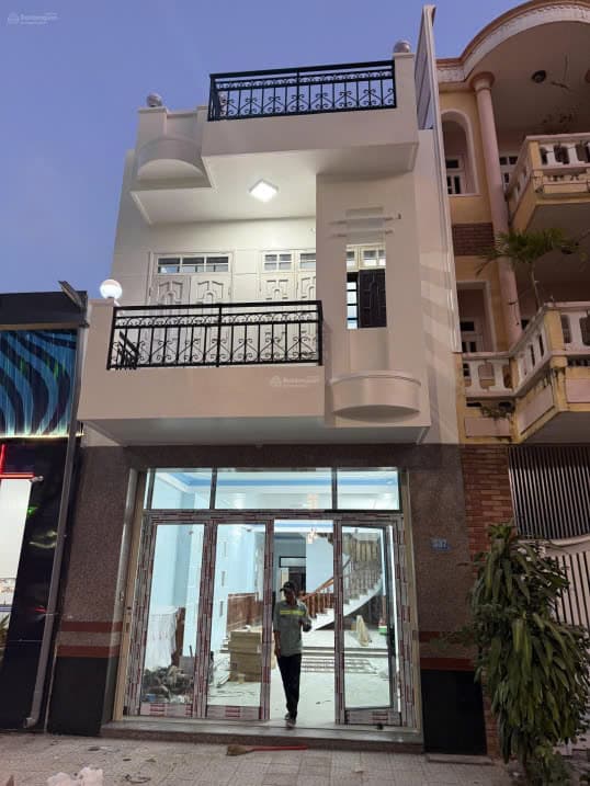 Nhà nguyên căn 3 tầng Nguyễn Tất Thành
