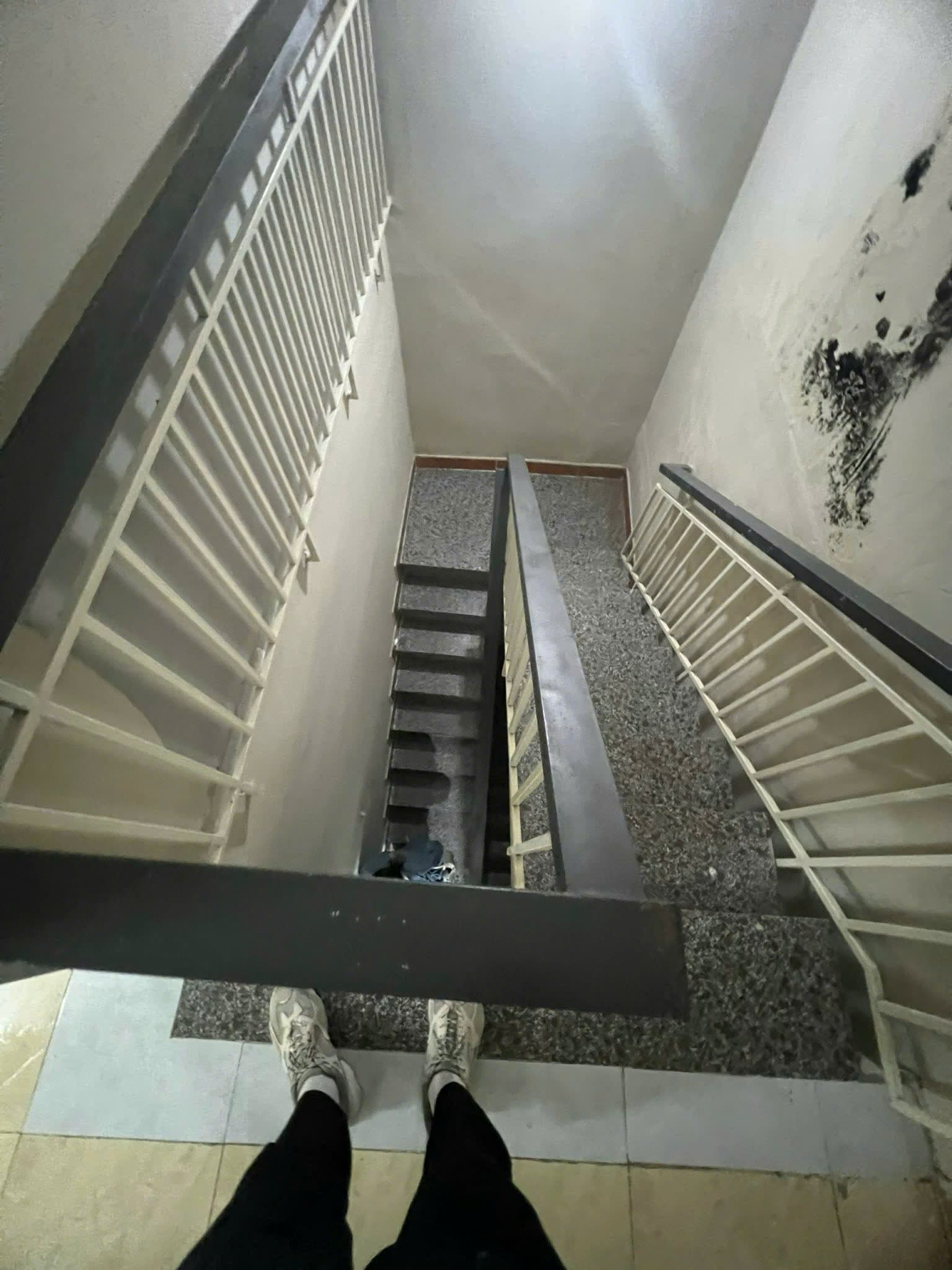 Nhà nguyên căn 3 tầng trống suốt tại Lê Duẩn - Ảnh 4