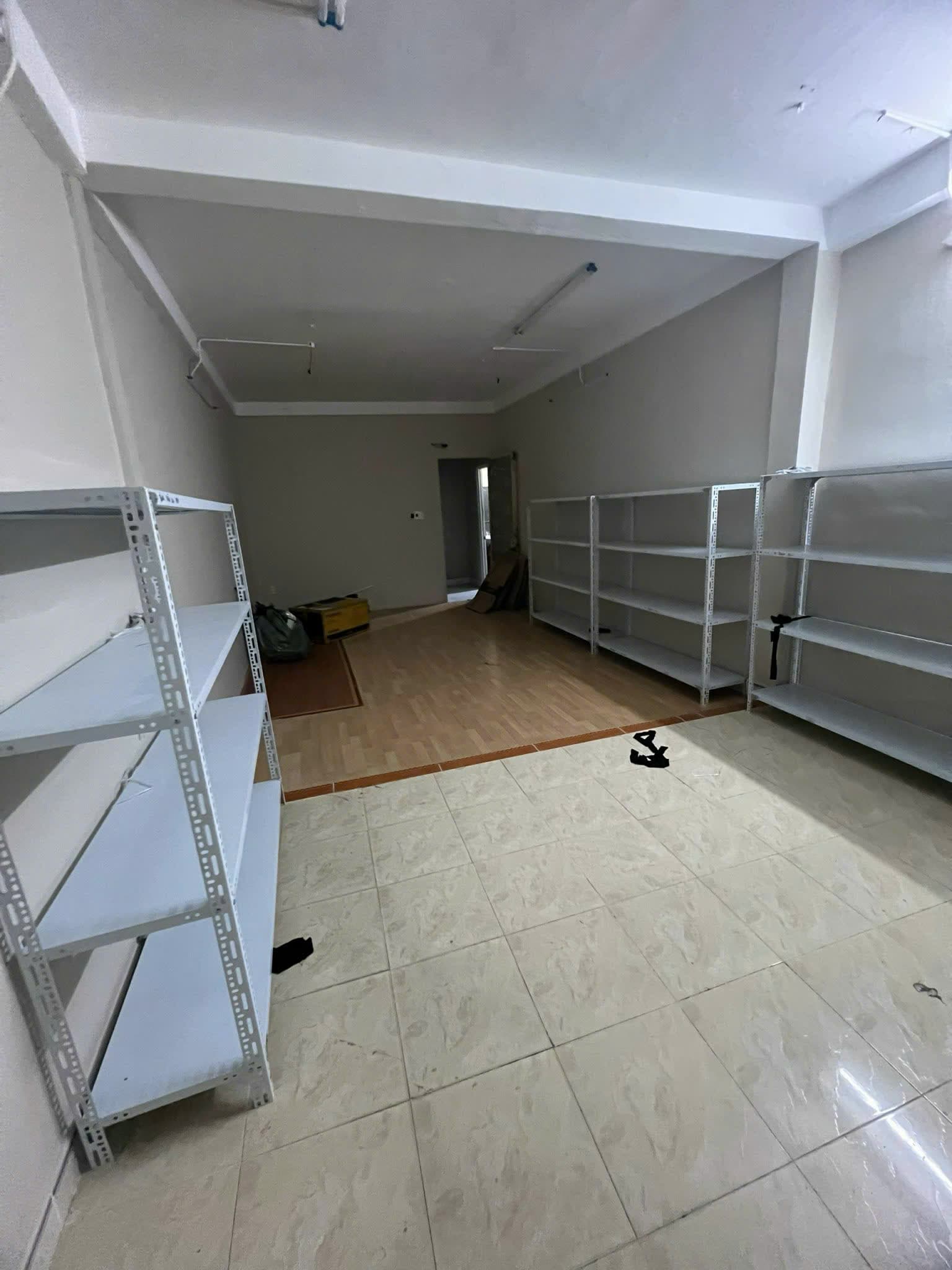 Nhà nguyên căn 3 tầng trống suốt tại Lê Duẩn - Ảnh 5