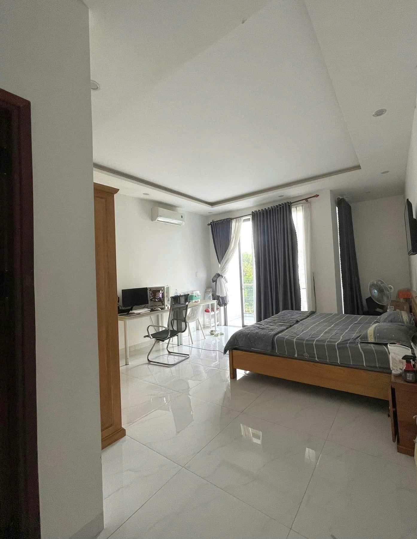 Nhà nguyên căn 4 tầng diện tích 100m2 tại Nghiêm Xuân Yêm, có 6 phòng ngủ và phòng thờ vào ở ngay - Ảnh 4