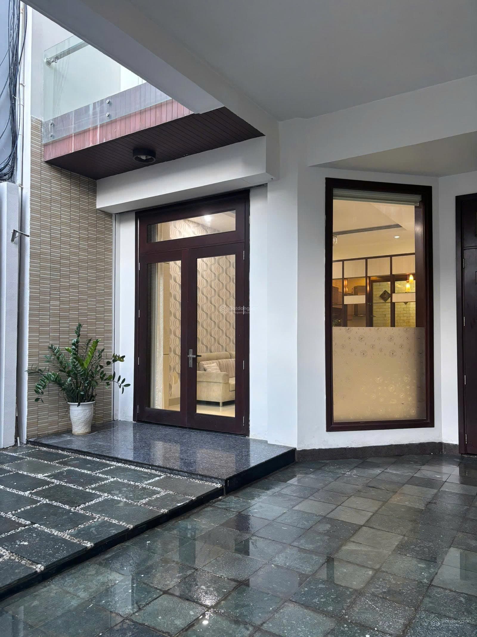 Nhà mặt phố 3 tầng tại Thanh Thuỷ, phù hợp làm văn phòng hoặc kinh doanh mà mới đẹp full nội thất