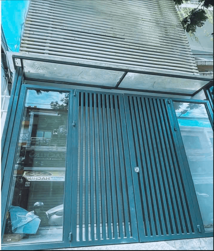 Nhà nguyên căn 3 tầng Lý Tự Trọng, diện tích 70m2 mỗi tầng, phù hợp Spa và văn phòng