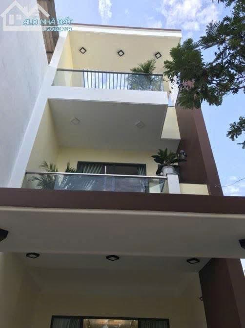 Nhà nguyên căn 3 tầng diện tích 110m2, phù hợp vừa ở vừa làm văn phòng công ty