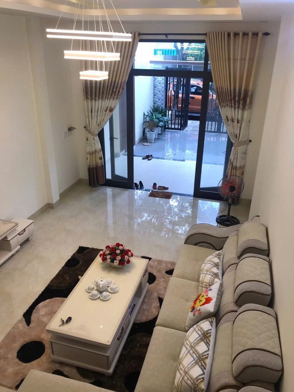 Nhà nguyên căn 3 tầng diện tích 110m2, phù hợp vừa ở vừa làm văn phòng công ty - Ảnh 2