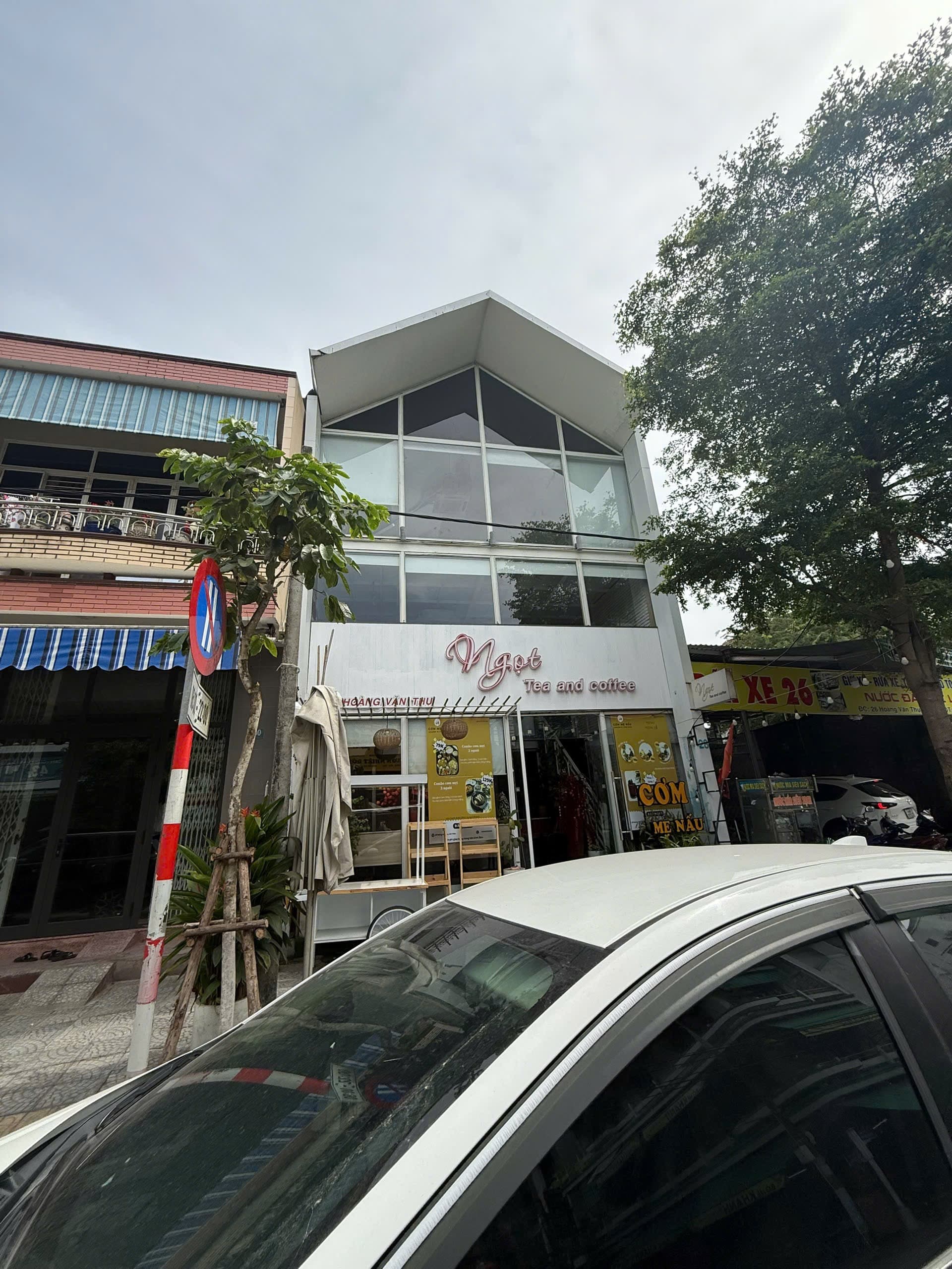 Nhà nguyên căn 2,5 tầng đường Hoàng Văn Thụ, diện tích 75m2, phù hợp kinh doanh quán cà phê