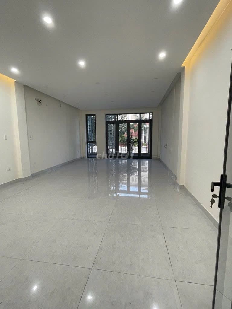 Nhà nguyên căn 3 tầng đường Nguyễn Hữu Thọ diện tích 75m2, phù hợp làm văn phòng hoặc kinh doanh