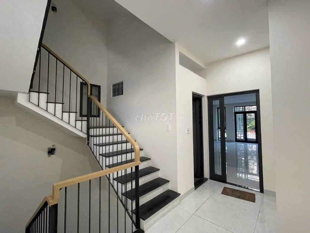 Nhà nguyên căn 3 tầng đường Nguyễn Hữu Thọ diện tích 75m2, phù hợp làm văn phòng hoặc kinh doanh - Ảnh 2