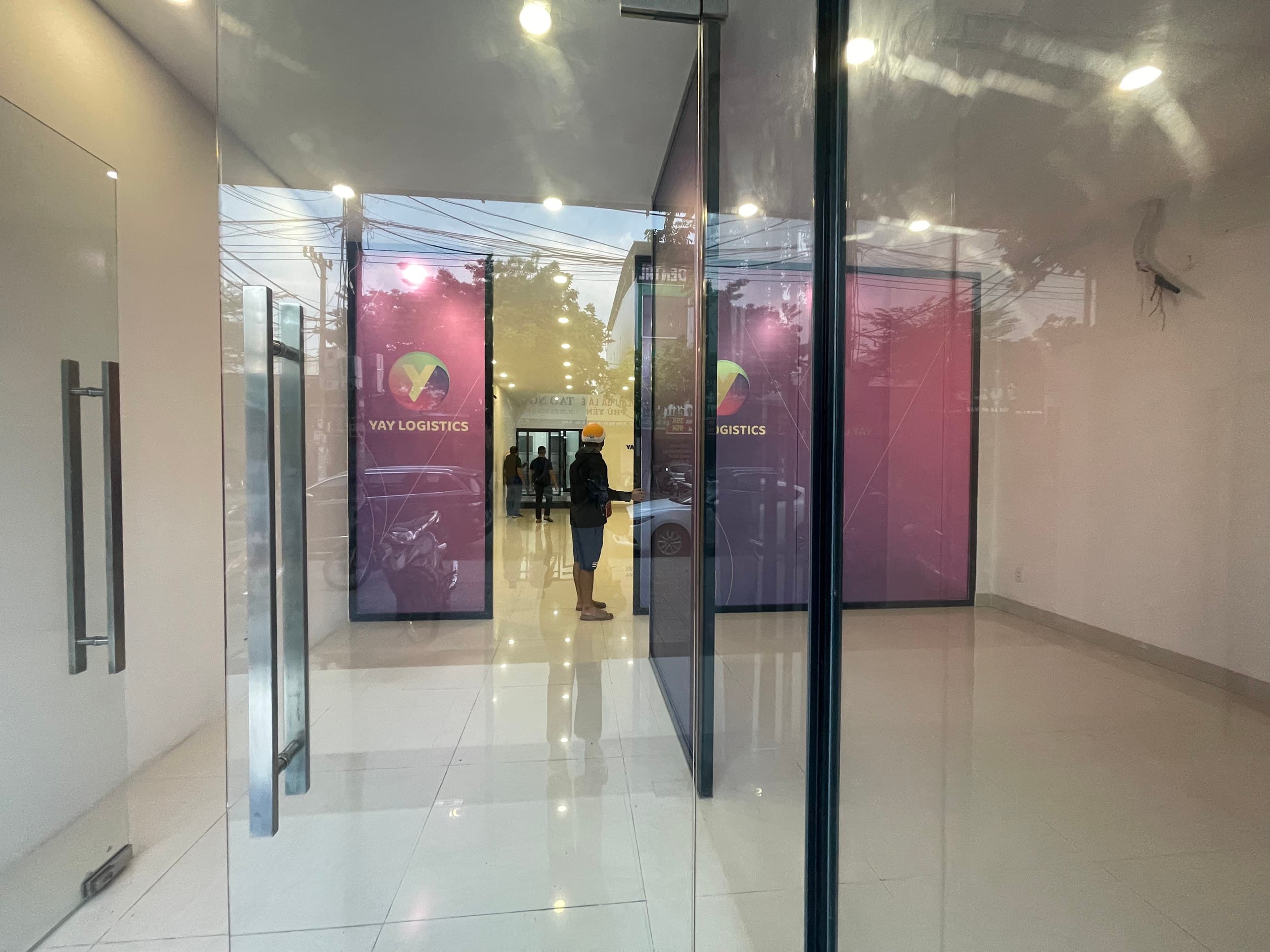 Mặt bằng trống rộng 7,5x25m phù hợp văn phòng và showroom tại Phan Đăng Lưu