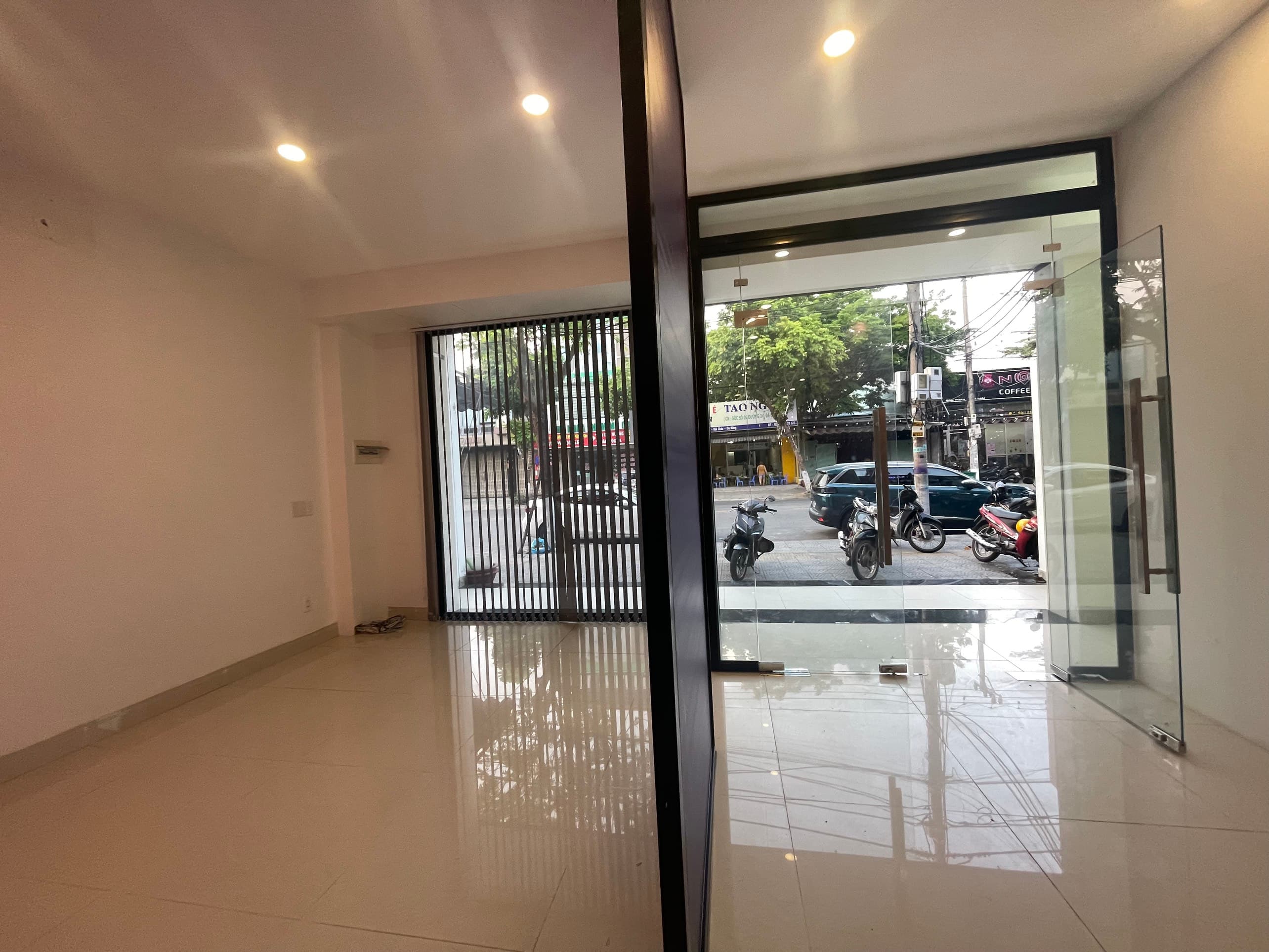 Mặt bằng trống rộng 7,5x25m phù hợp văn phòng và showroom tại Phan Đăng Lưu - Ảnh 5