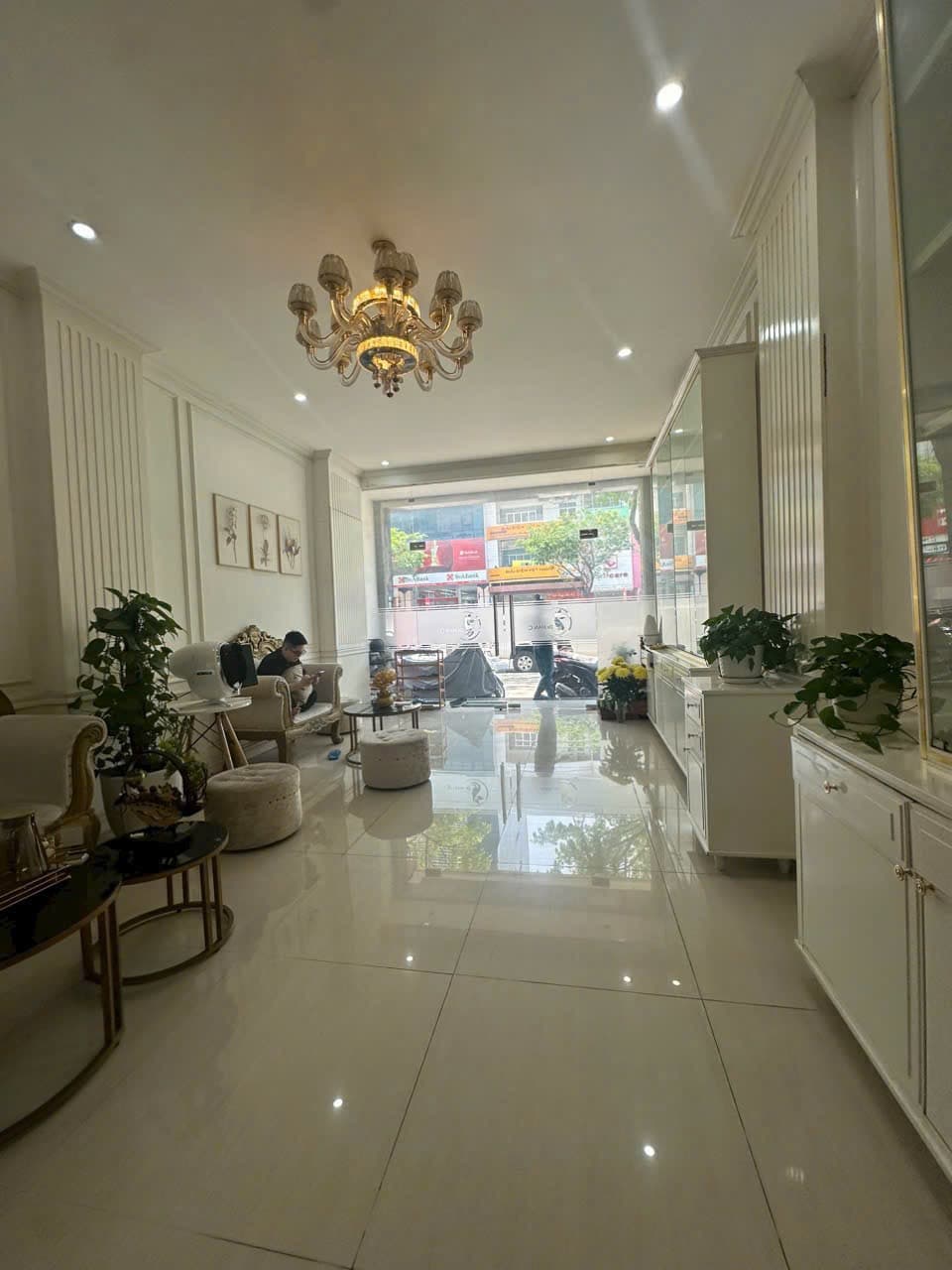 Nhà nguyên Nguyễn văn linh căn 5 tầng có thang máy, phù hợp làm văn phòng đại diện công ty, ngân hàng, spa - Ảnh 3