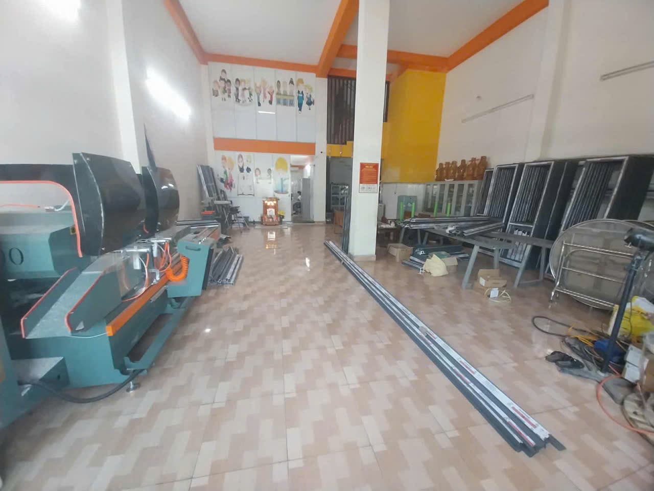 Nhà nguyên căn 3.5 tầng diện tích 171m2, cho thuê lâu dài tại Nguyễn Văn Tạo - Ảnh 3
