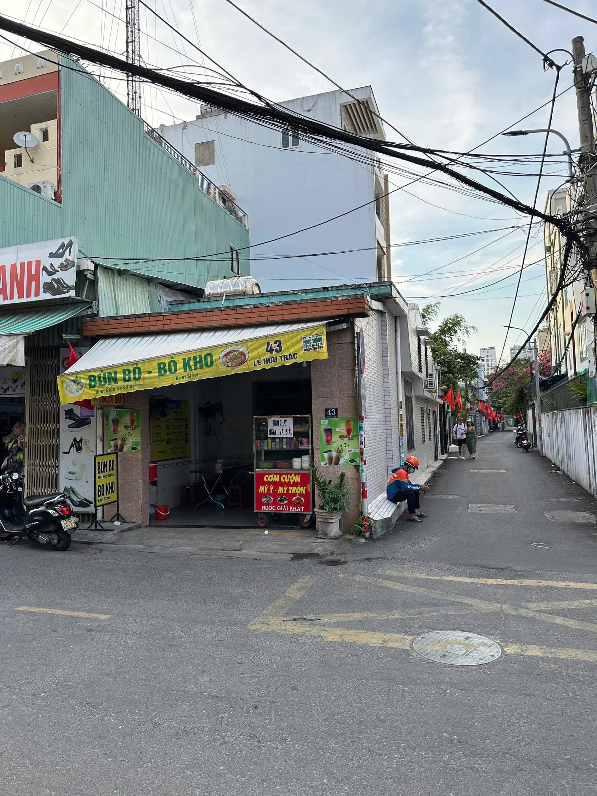 Nhà nguyên căn 2 tầng 100m2 có 3 phòng ngủ, phù hợp ở và kinh doanh nhỏ