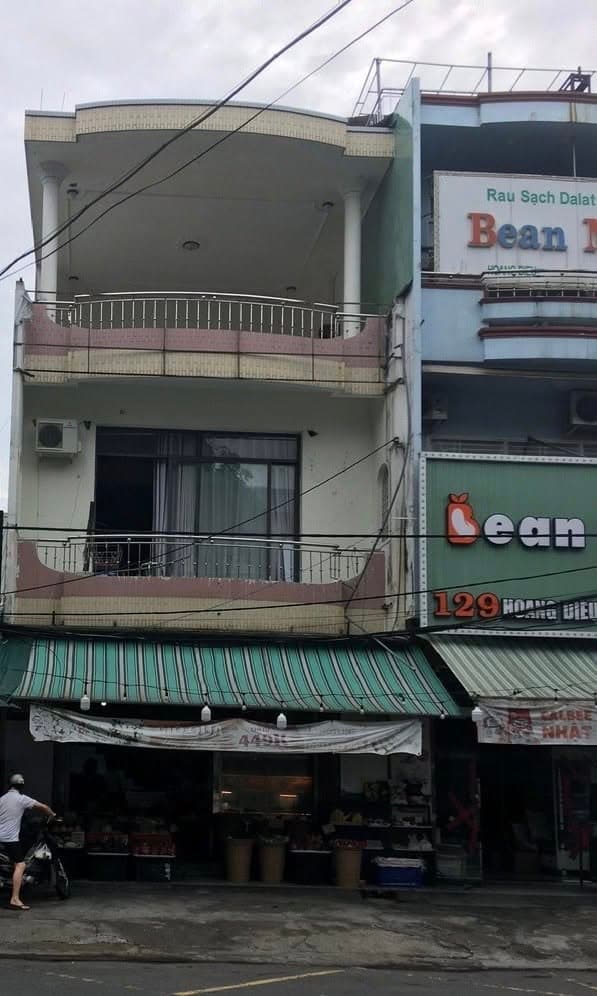 Nhà nguyên căn 3 tầng diện tích 180m2, có sân sau rộng rãi, phù hợp kinh doanh ngay tuyến Hoàng Diệu trung tâm