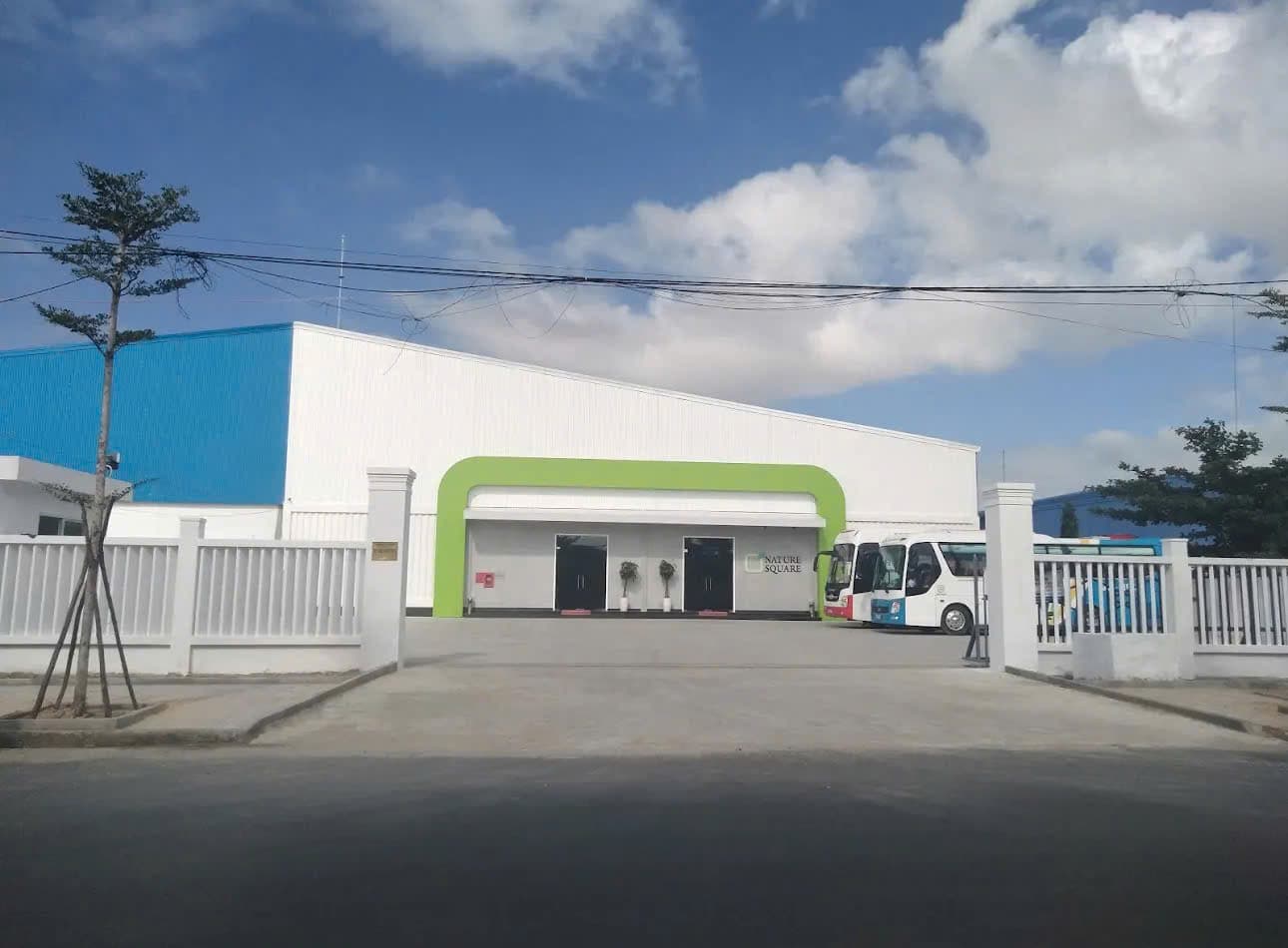 Kho hoặc showroom PHẠM VĂN XẢO diện tích 7000m2 ngang 70m phù hợp cho thuê kinh doanh