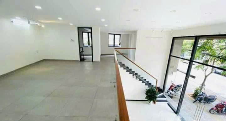 Nhà 4 tầng 2 mặt tiền tại Nguyễn Tri Phương